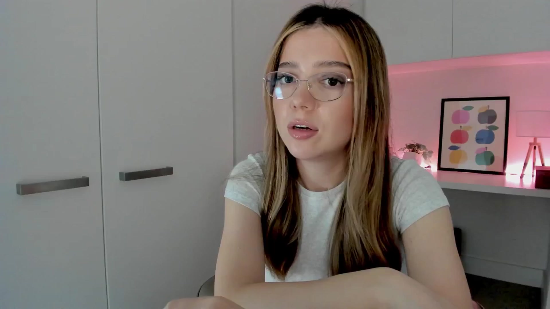 Gallery image thumbnail from cutiee's myfreecams stream on, 01/14/2026, 04:04 image 1 of 20