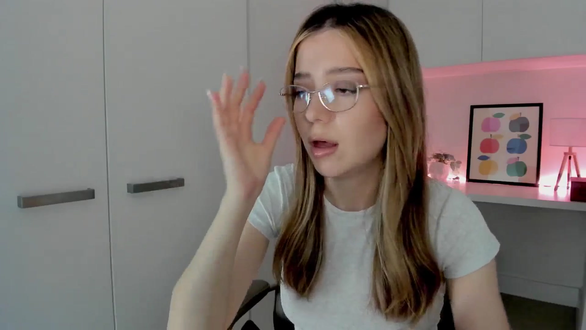 Gallery image thumbnail from cutiee's myfreecams stream on, 01/14/2026, 04:04 image 3 of 20