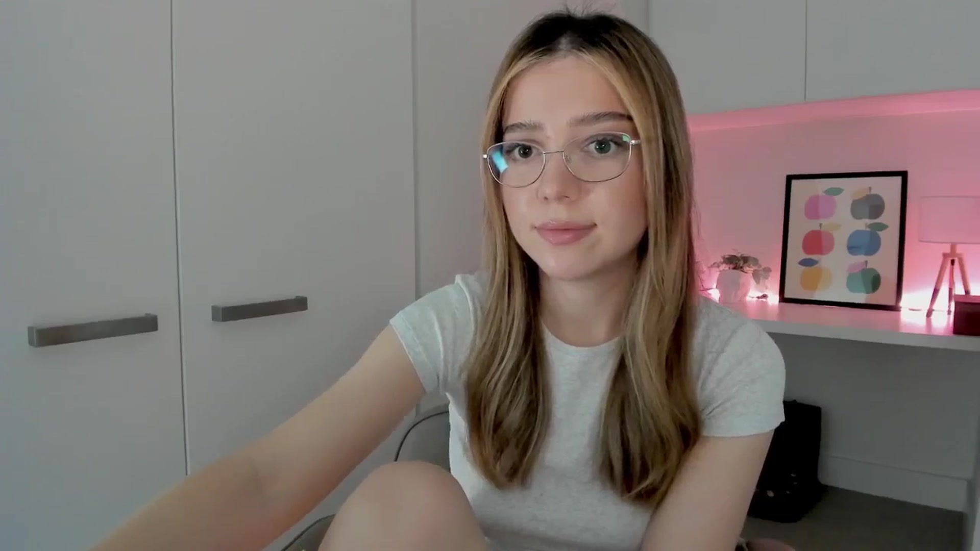 Gallery image thumbnail from cutiee's myfreecams stream on, 01/14/2026, 04:04 image 13 of 20