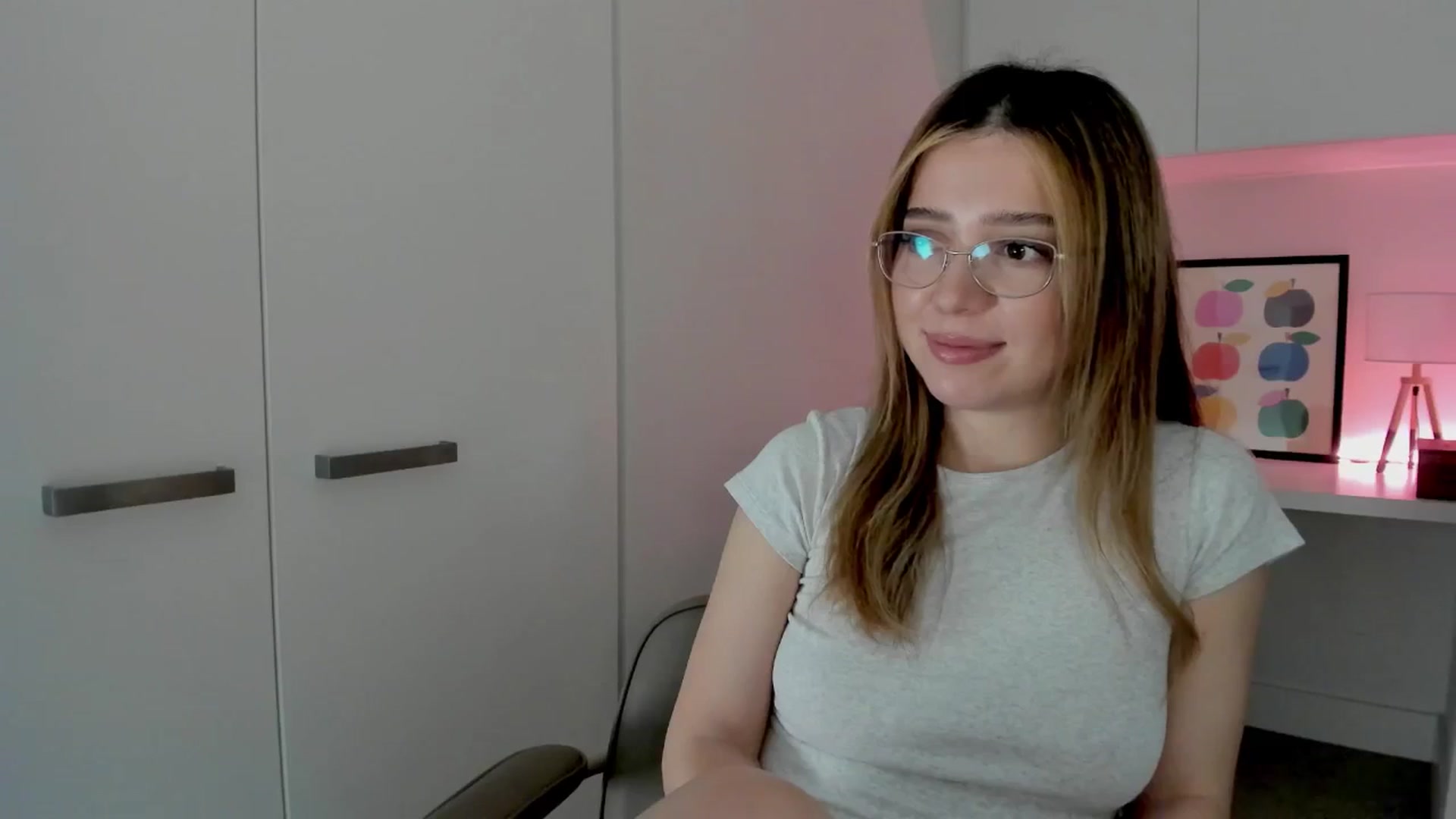 Gallery image thumbnail from cutiee's myfreecams stream on, 01/14/2026, 04:04 image 20 of 20