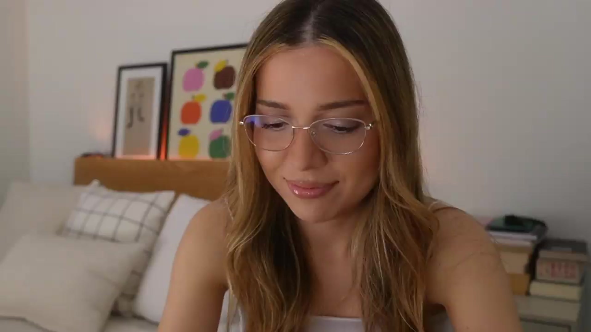 Gallery image thumbnail from cutiee's myfreecams stream on, 05/02/2026, 08:13 image 1 of 20