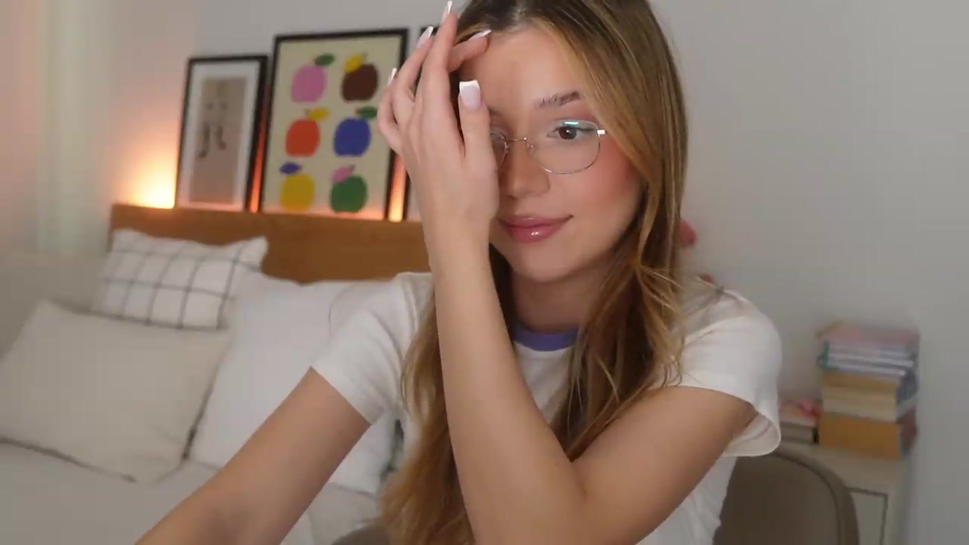 Gallery image thumbnail from cutiee's myfreecams stream on, 05/12/2026, 06:39 image 17 of 20