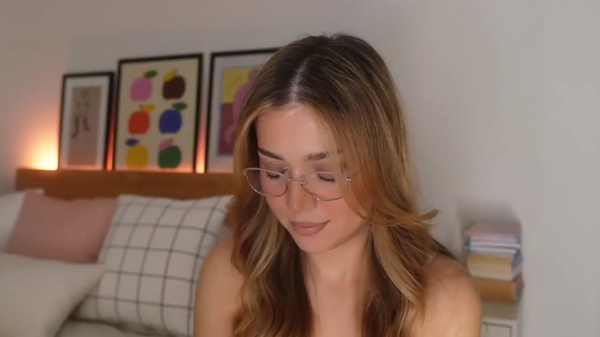 Gallery image thumbnail from cutiee's myfreecams stream on, 05/13/2026, 06:39 image 5 of 20