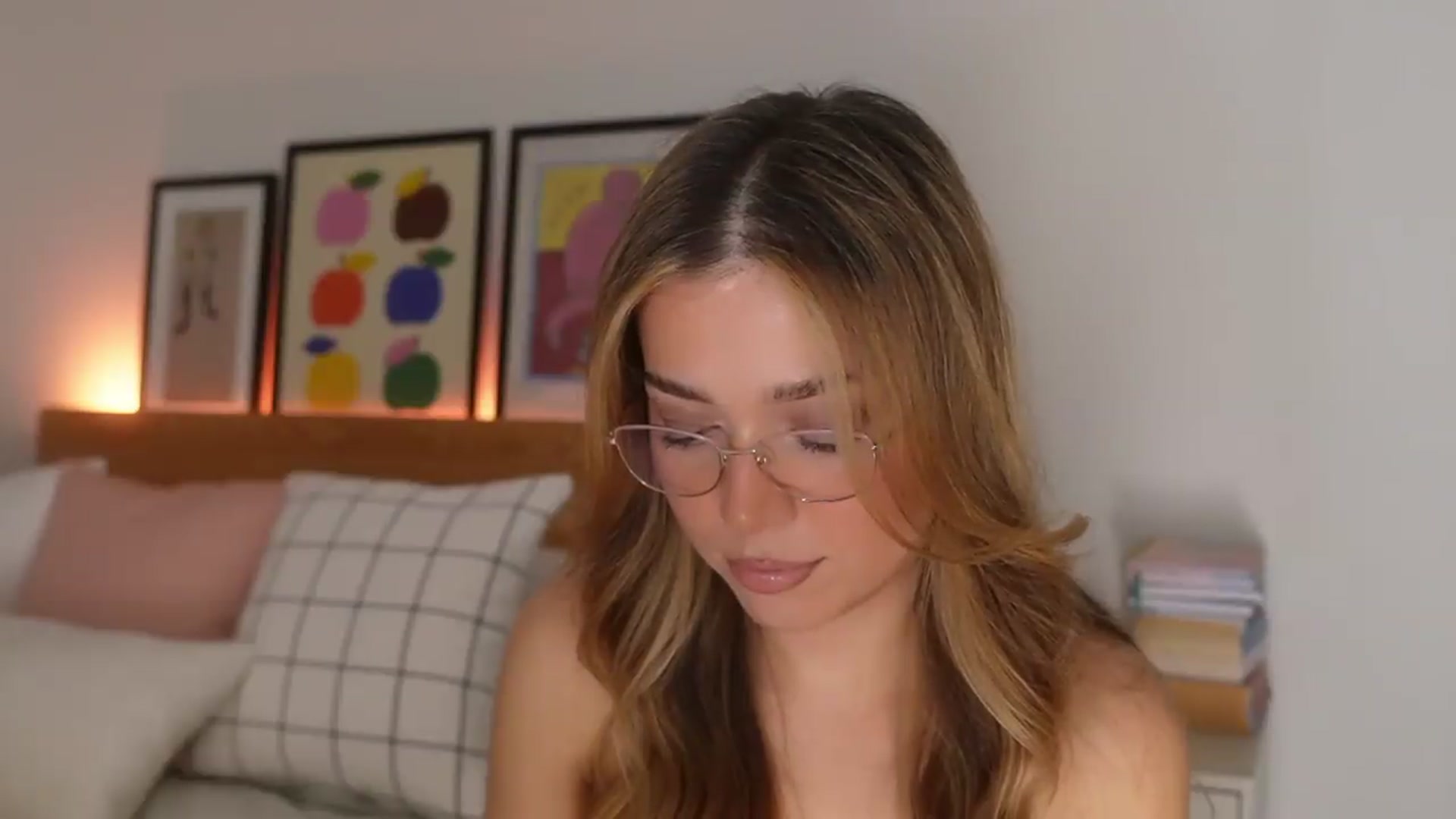 Gallery image thumbnail from cutiee's myfreecams stream on, 05/13/2026, 06:39 image 9 of 20