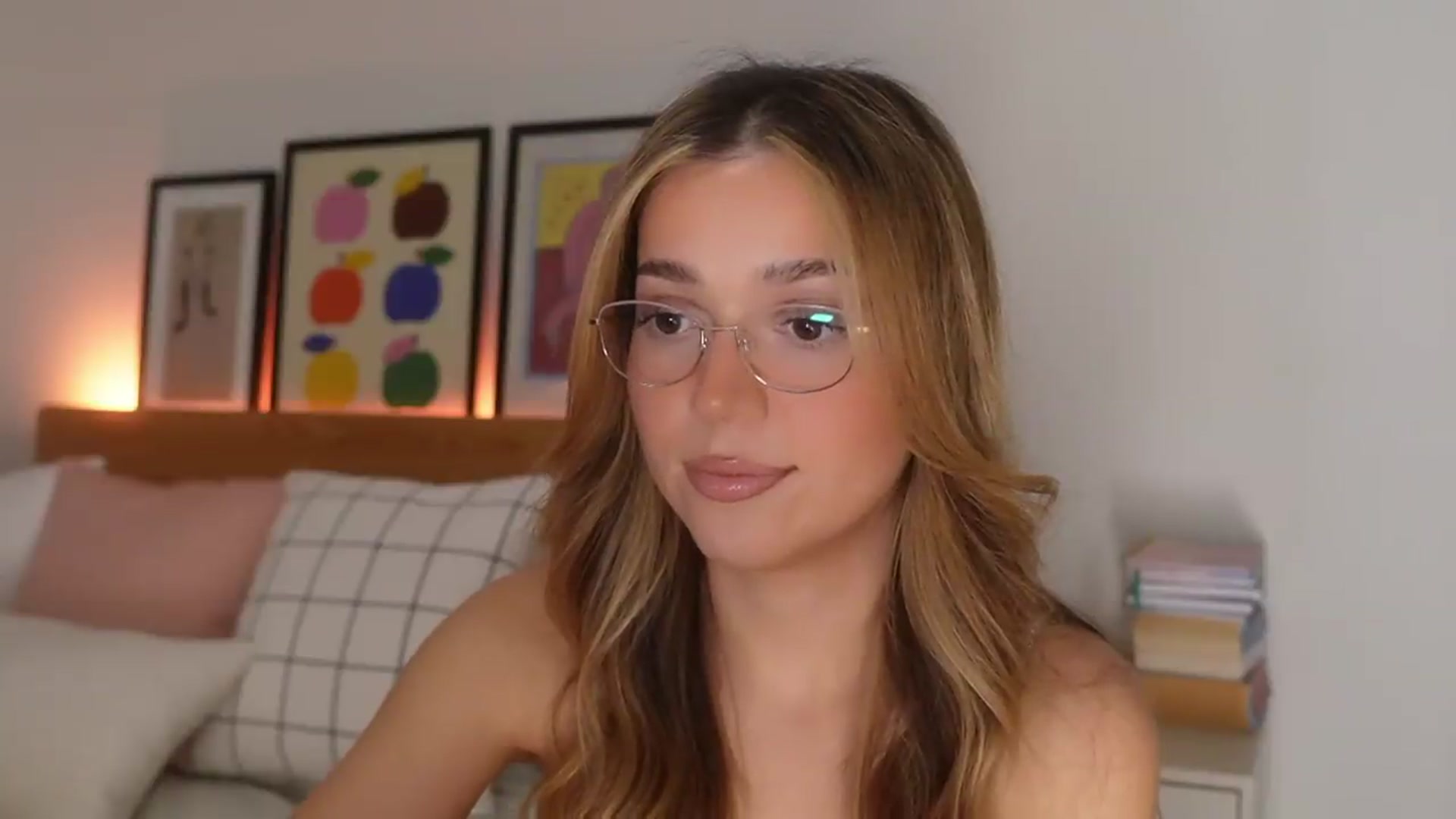 Gallery image thumbnail from cutiee's myfreecams stream on, 05/13/2026, 06:39 image 3 of 20