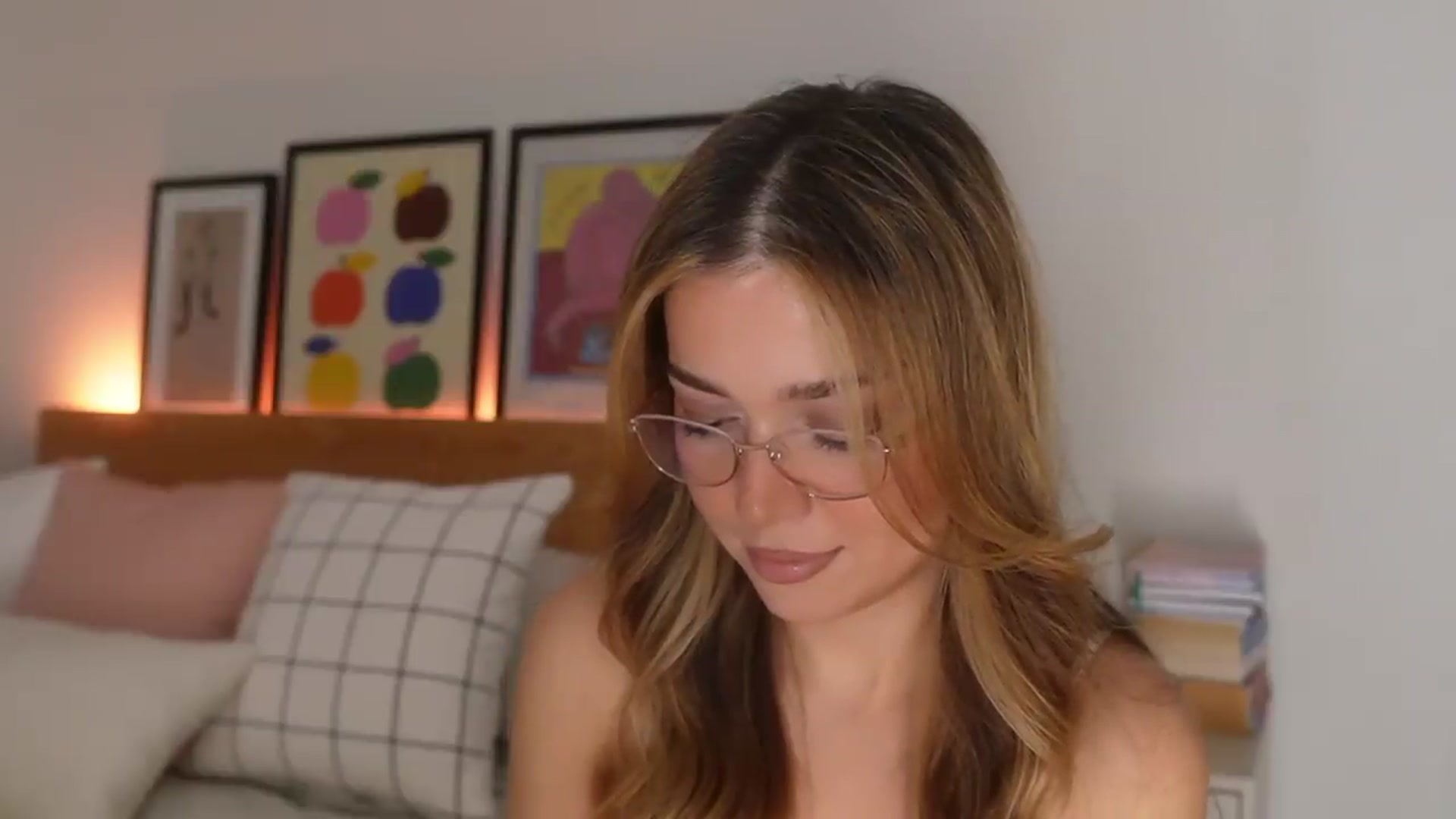 Gallery image thumbnail from cutiee's myfreecams stream on, 05/13/2026, 06:39 image 6 of 20