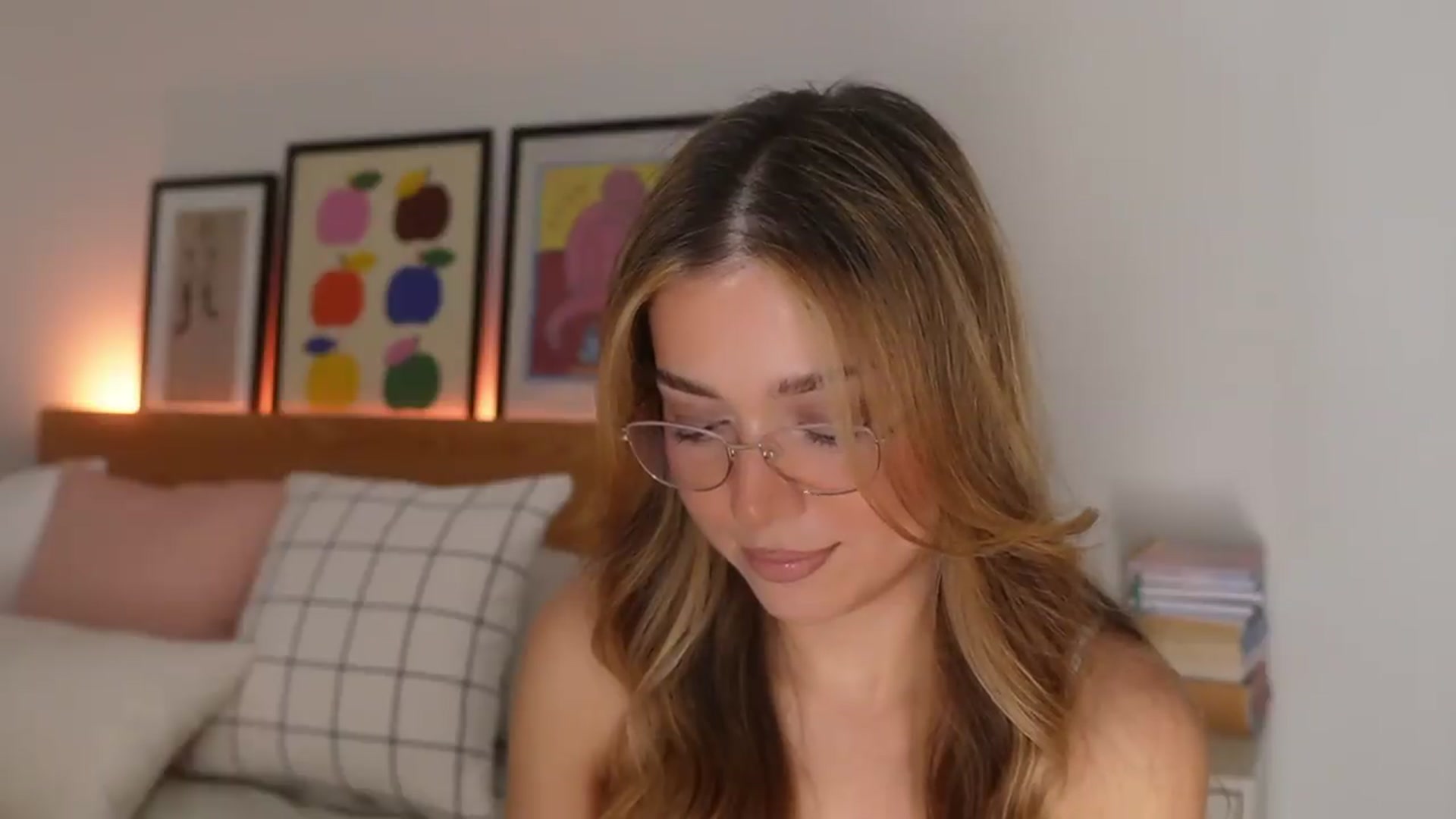 Gallery image thumbnail from cutiee's myfreecams stream on, 05/13/2026, 06:39 image 10 of 20