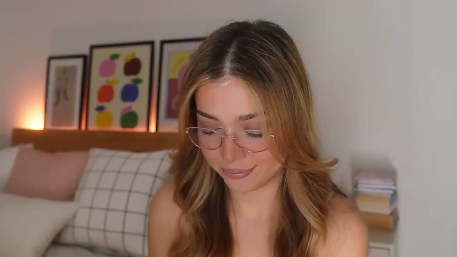 Gallery image thumbnail from cutiee's myfreecams stream on, 05/13/2026, 06:39 image 2 of 20