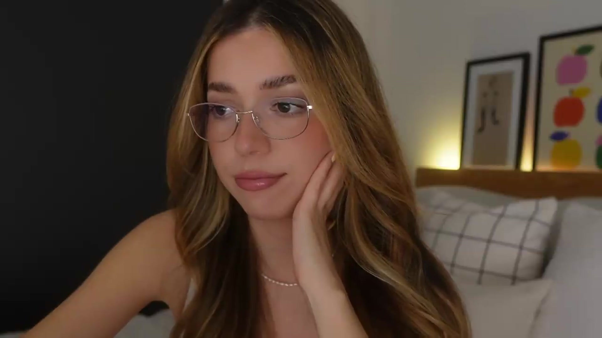 Gallery image thumbnail from cutiee's myfreecams stream on, 06/08/2026, 07:24 image 5 of 20