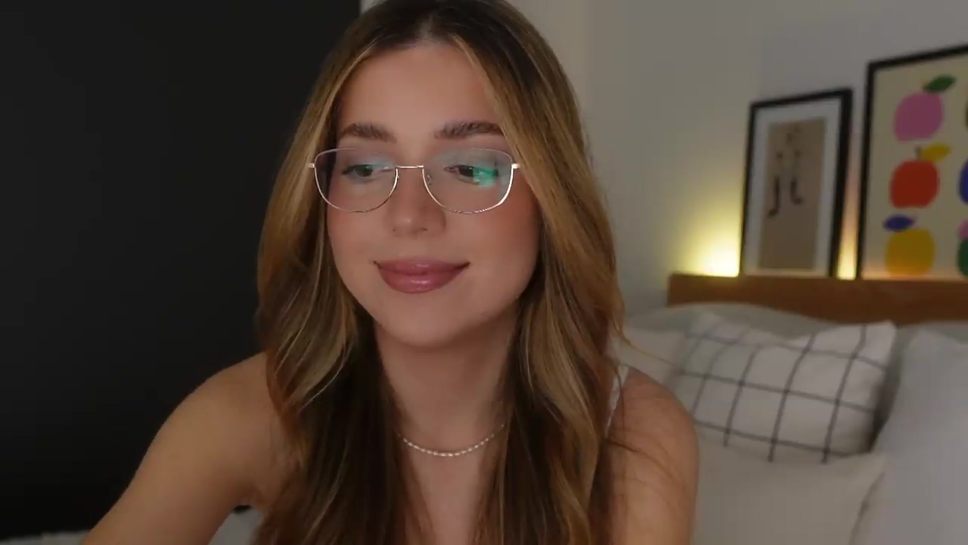 Gallery image thumbnail from cutiee's myfreecams stream on, 06/08/2026, 07:24 image 2 of 20