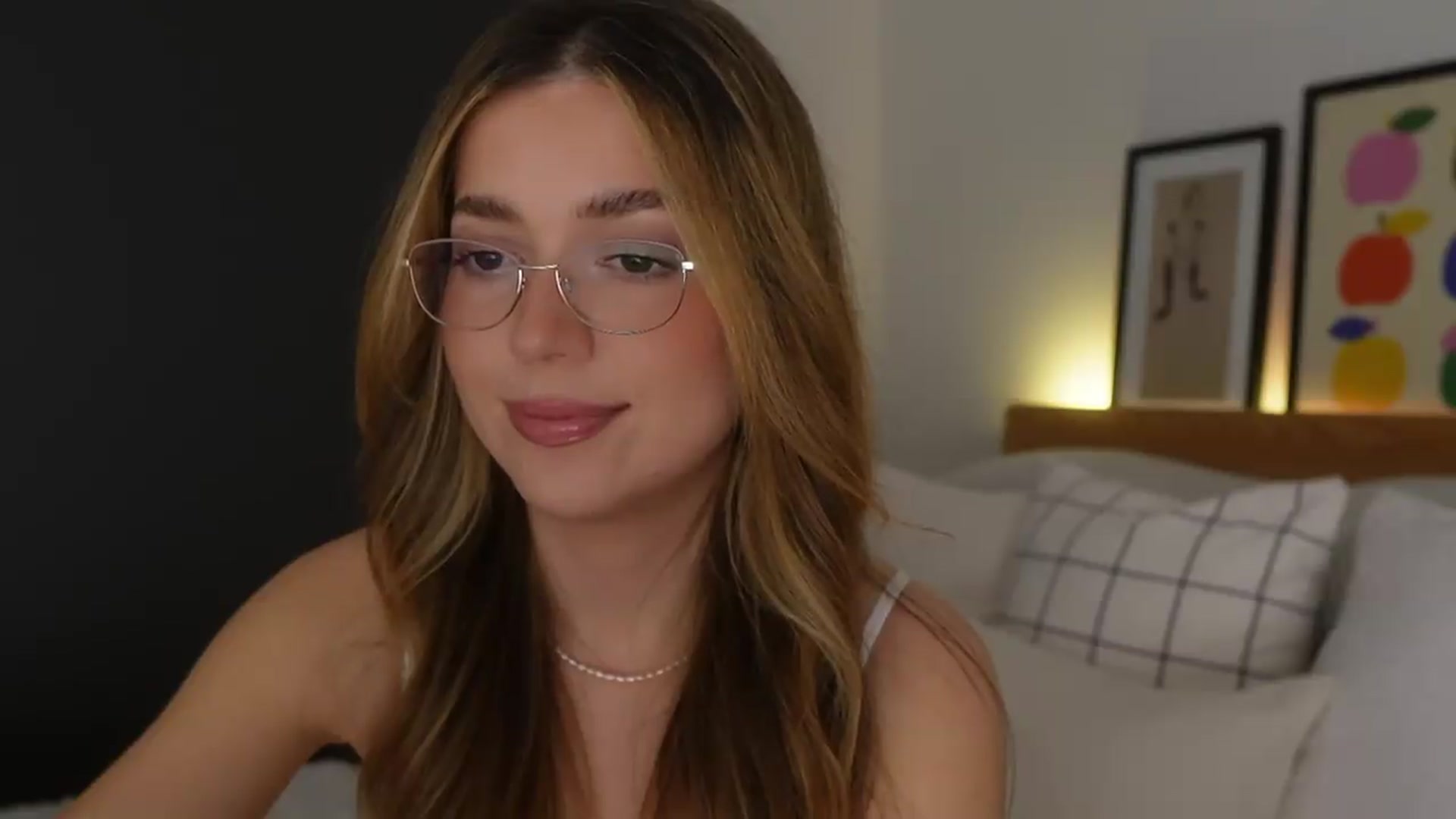 Gallery image thumbnail from cutiee's myfreecams stream on, 06/08/2026, 07:24 image 11 of 20