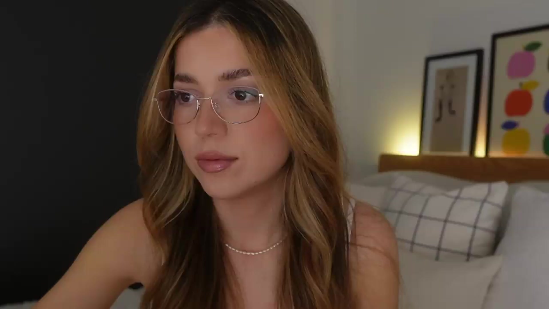 Gallery image thumbnail from cutiee's myfreecams stream on, 06/08/2026, 07:24 image 1 of 20