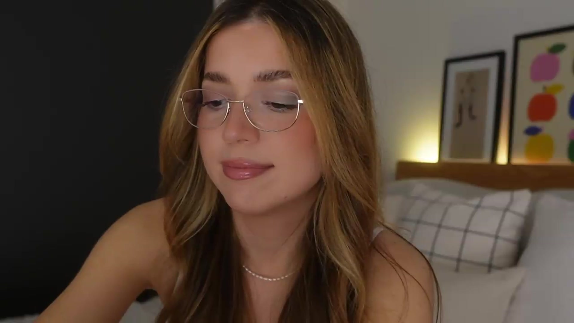 Gallery image thumbnail from cutiee's myfreecams stream on, 06/08/2026, 07:24 image 9 of 20