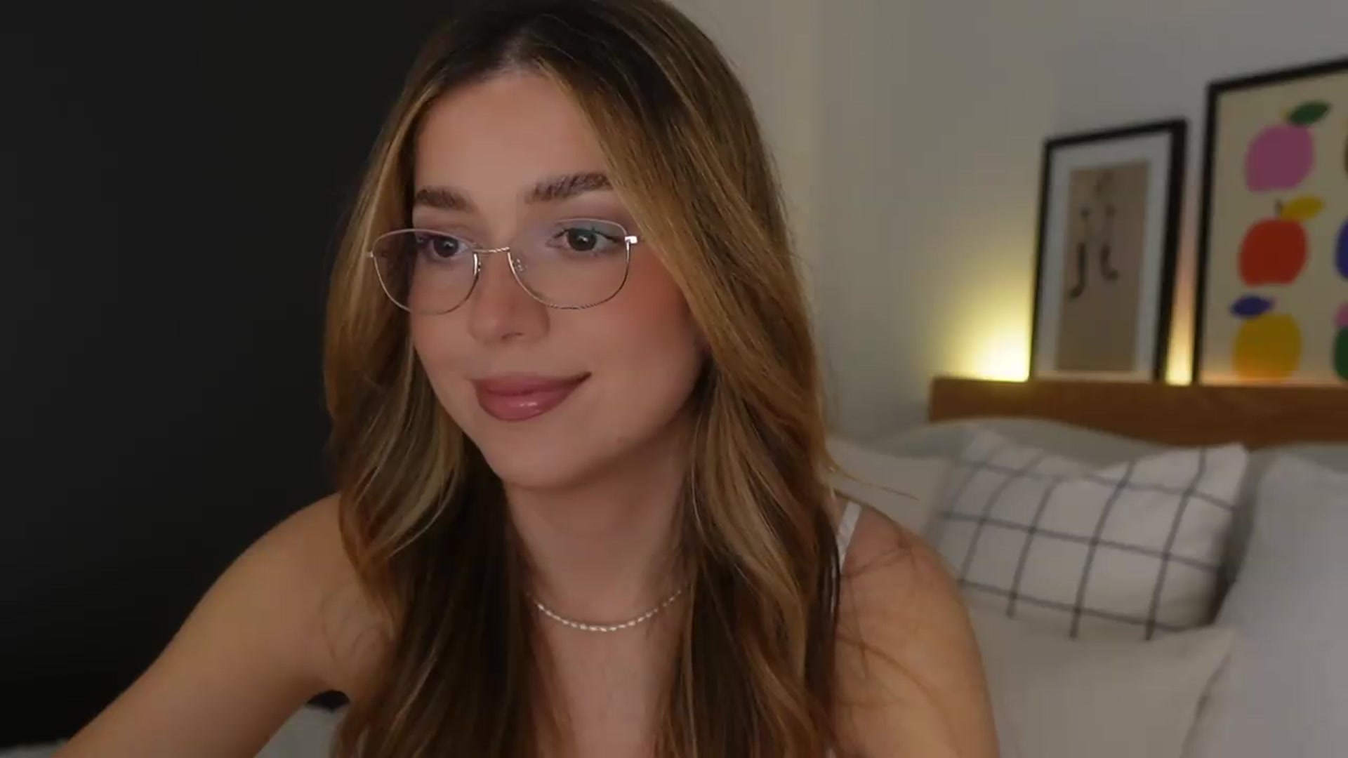 Gallery image thumbnail from cutiee's myfreecams stream on, 06/08/2026, 07:24 image 4 of 20