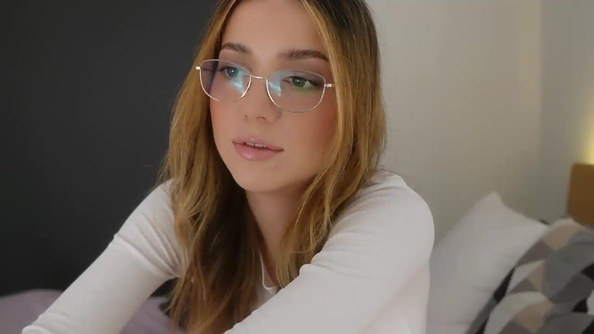 Gallery image thumbnail from cutiee's myfreecams stream on, 06/11/2026, 06:38 image 12 of 20