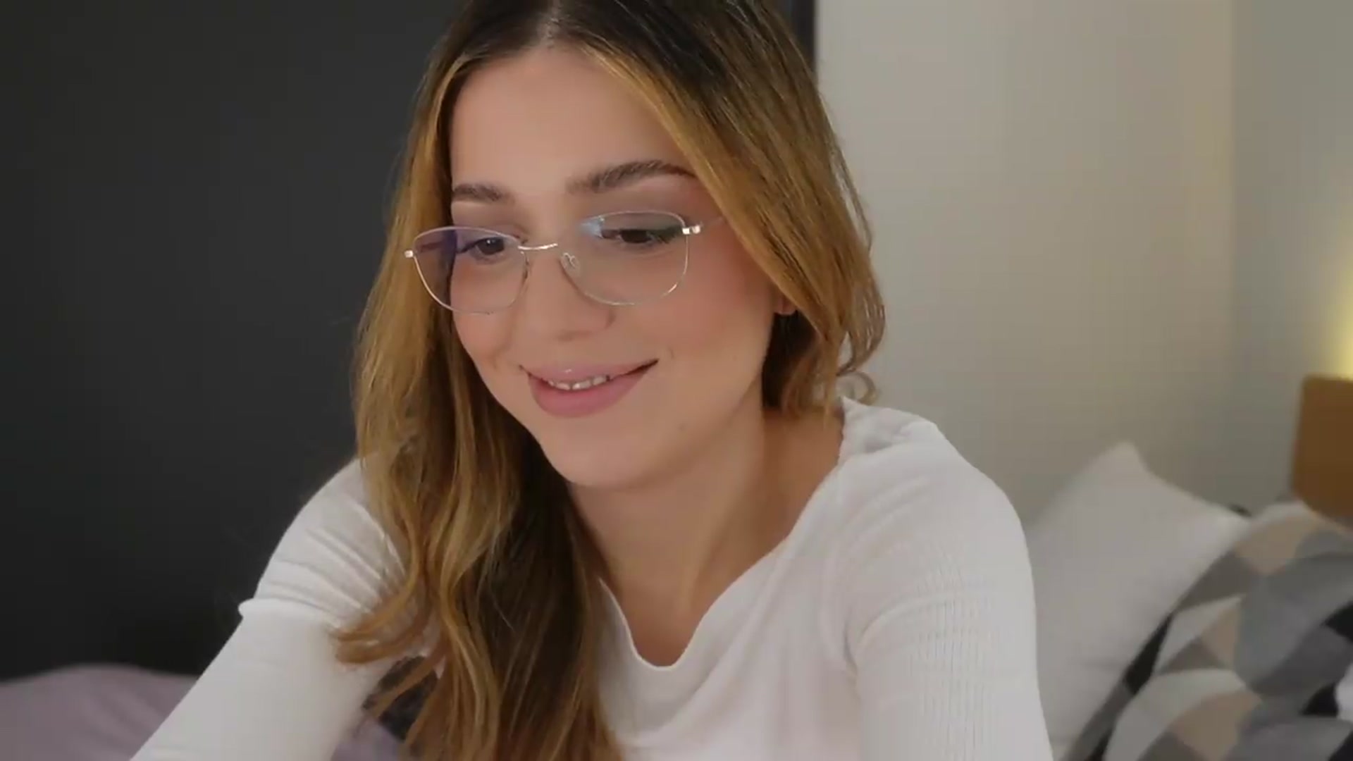 Gallery image thumbnail from cutiee's myfreecams stream on, 06/11/2026, 06:38 image 9 of 20