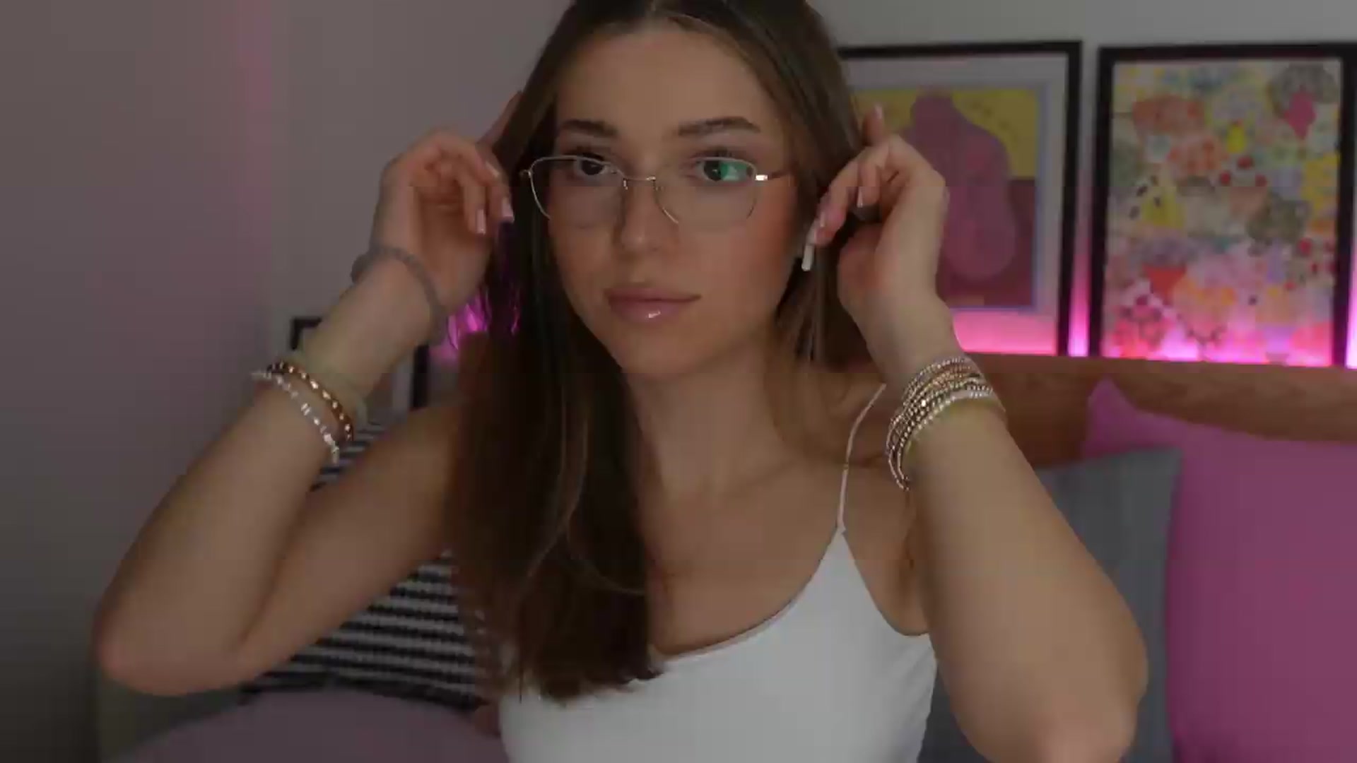Gallery image thumbnail from cutiee's myfreecams stream on, 08/01/2026, 07:09 image 15 of 20