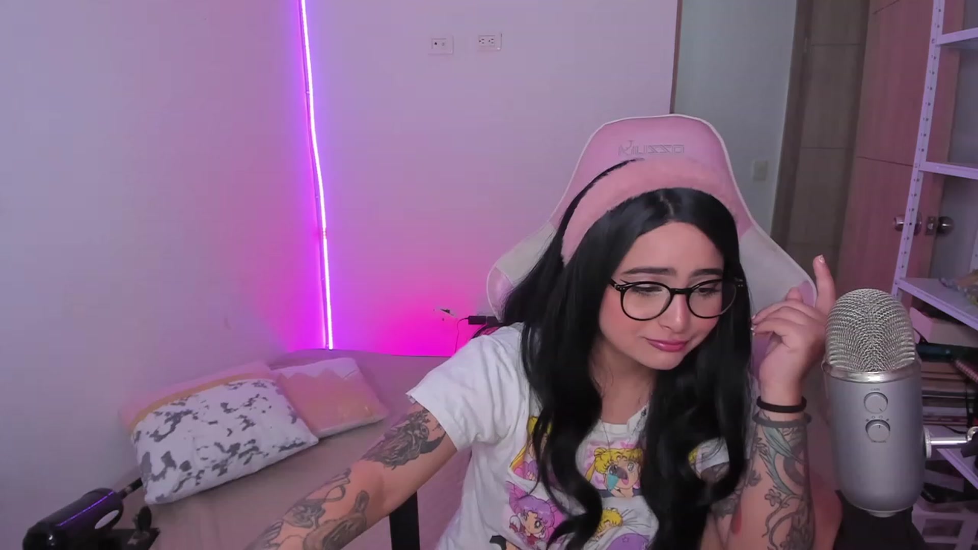 Gallery image thumbnail from cutienanii's myfreecams stream on, 12/16/2022, 05:32 image 2 of 20
