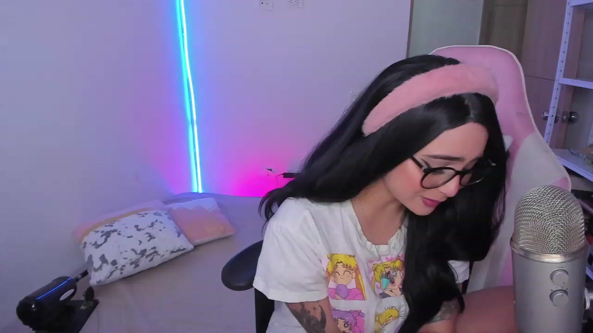 Gallery image thumbnail from cutienanii's myfreecams stream on, 12/16/2022, 05:32 image 11 of 20