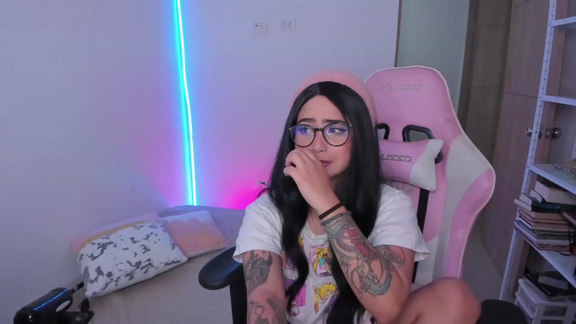 Gallery image thumbnail from cutienanii's myfreecams stream on, 12/16/2022, 05:32 image 1 of 20