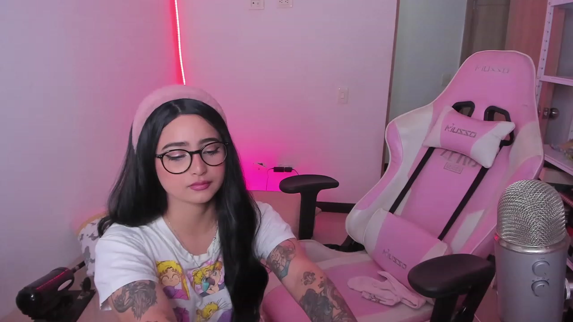 Gallery image thumbnail from cutienanii's myfreecams stream on, 12/16/2022, 05:32 image 9 of 20