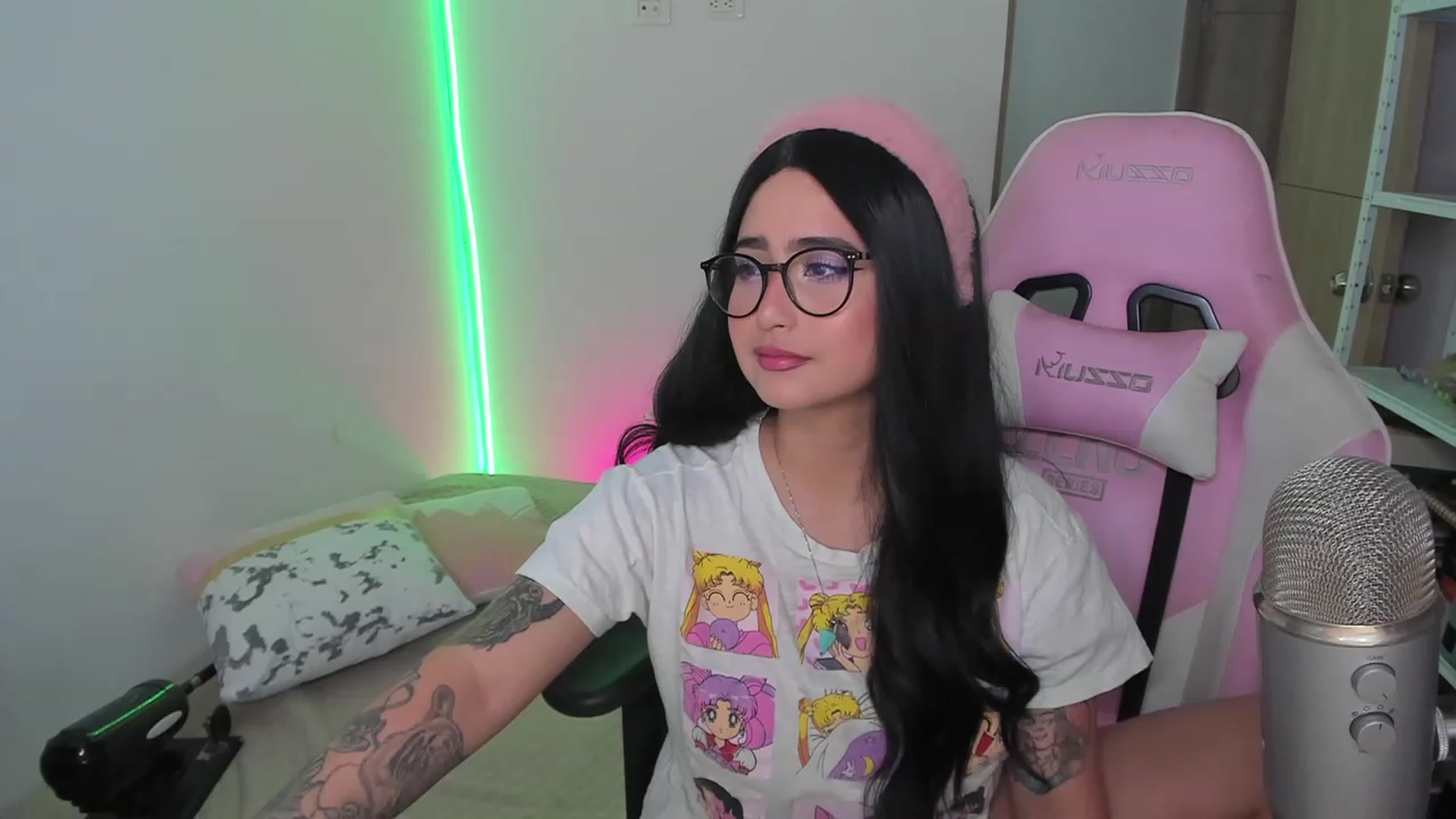 Gallery image thumbnail from cutienanii's myfreecams stream on, 12/16/2022, 05:32 image 10 of 20