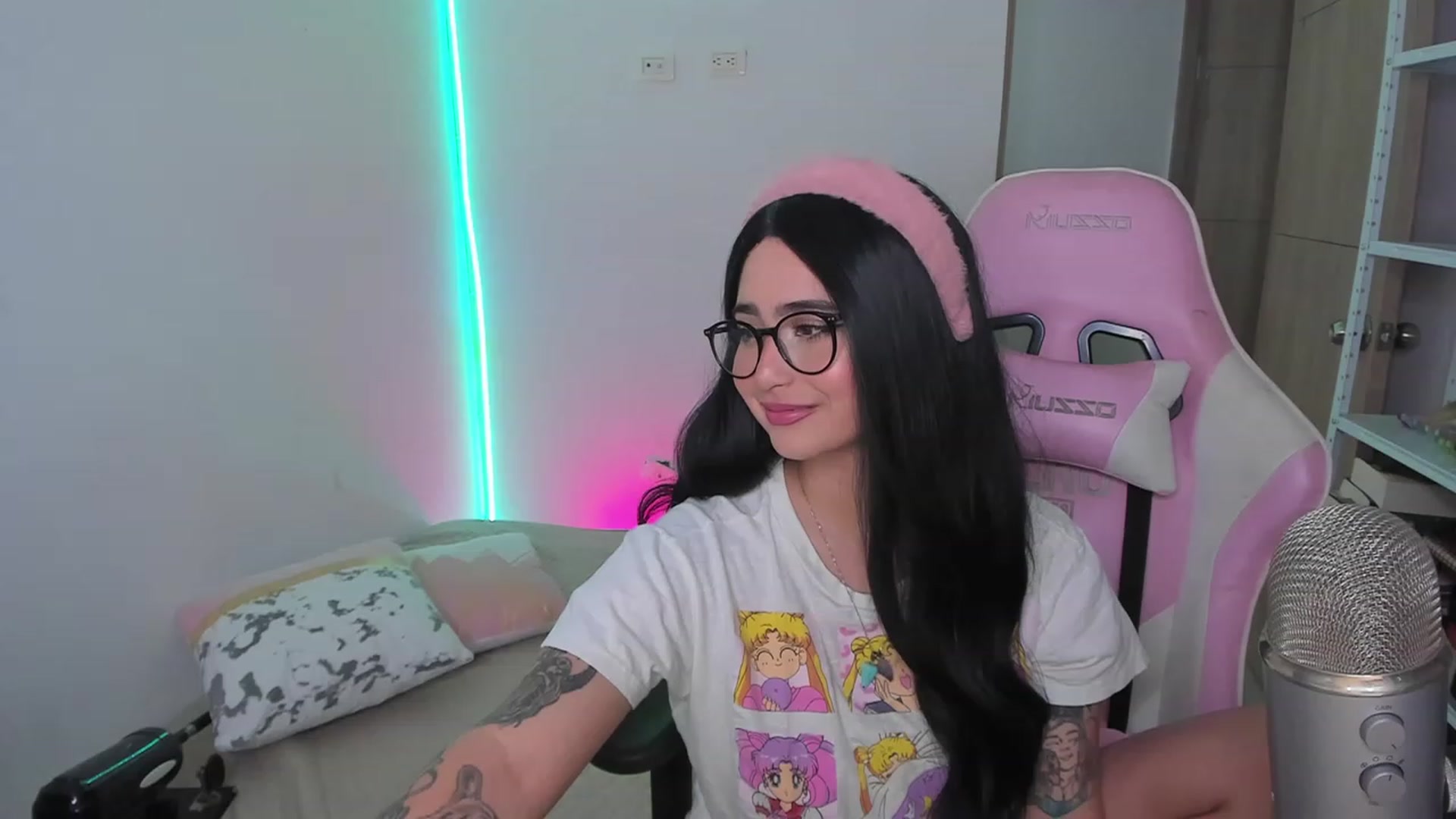 Gallery image thumbnail from cutienanii's myfreecams stream on, 12/16/2022, 05:32 image 7 of 20