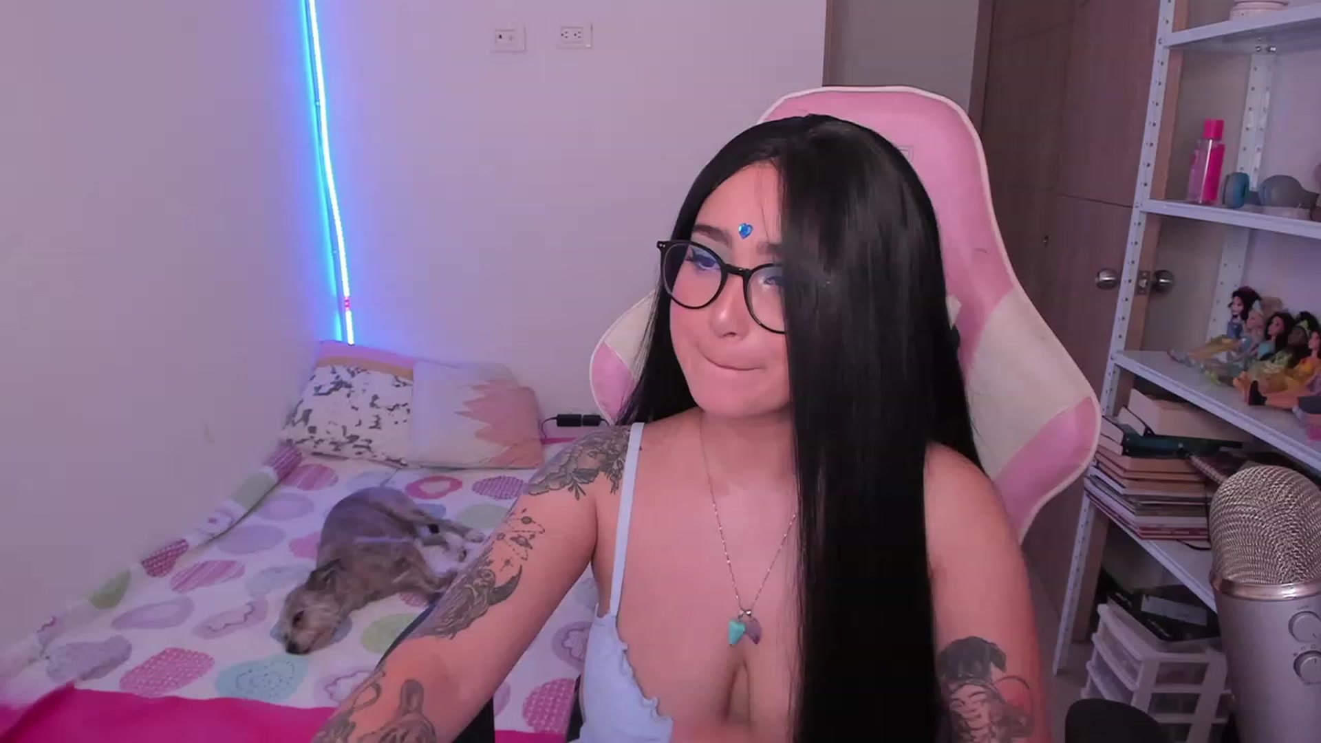 Gallery image thumbnail from cutienanii's myfreecams stream on, 12/18/2022, 19:45 image 4 of 20