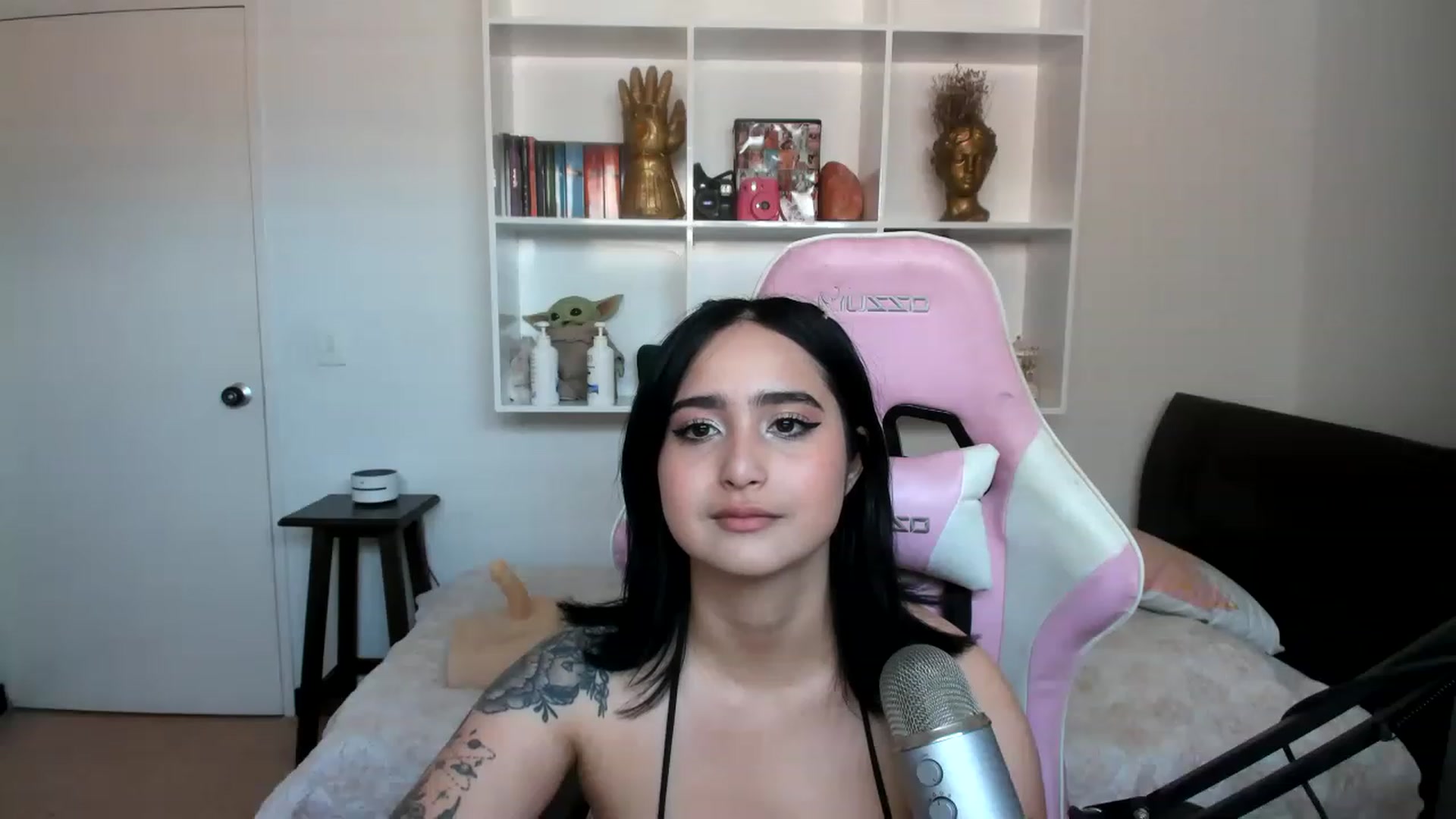 Gallery image thumbnail from cutienanii's myfreecams stream on, 03/31/2023, 21:44 image 6 of 20