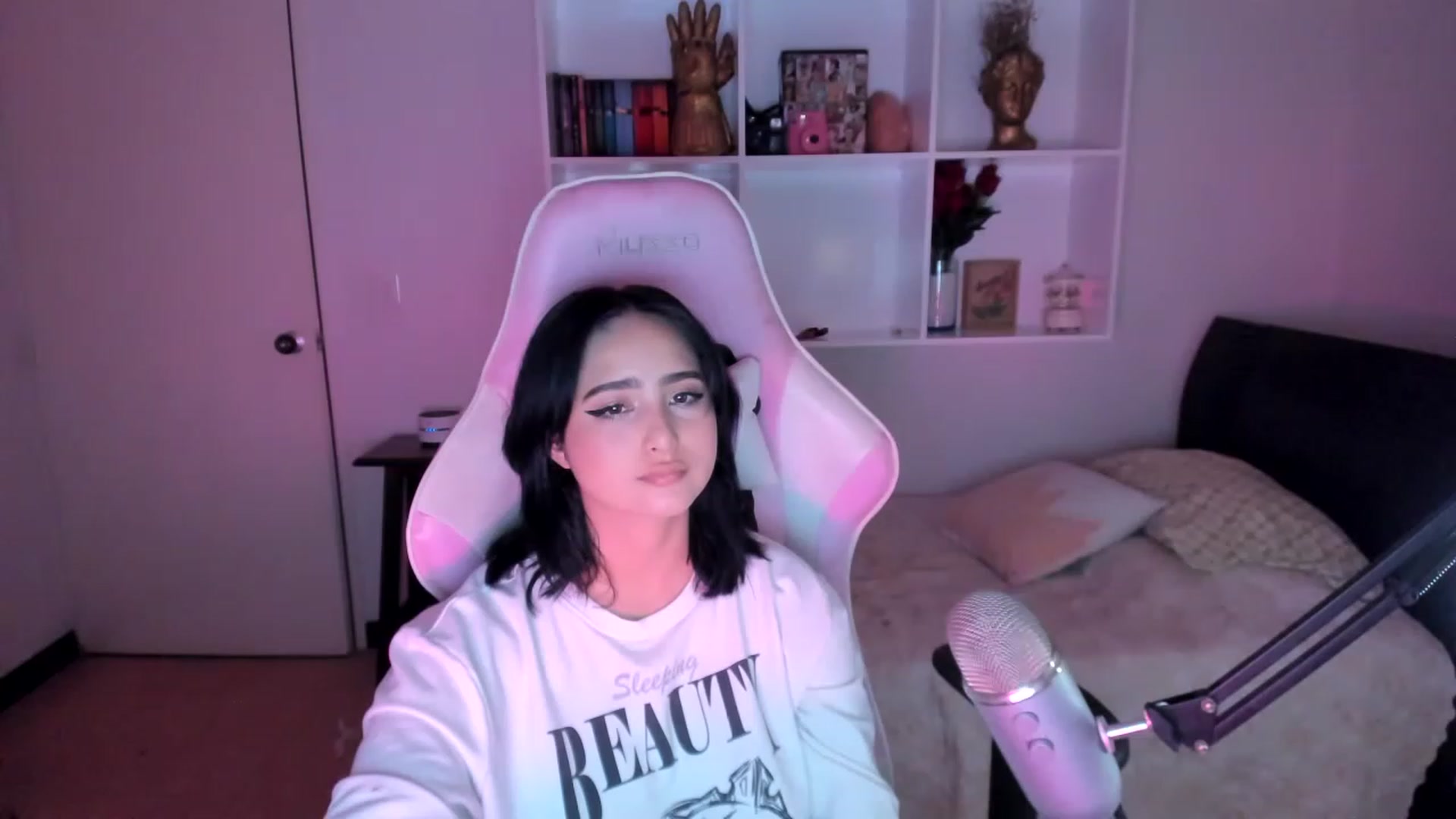 Gallery image thumbnail from cutienanii's myfreecams stream on, 04/02/2023, 02:51 image 17 of 20