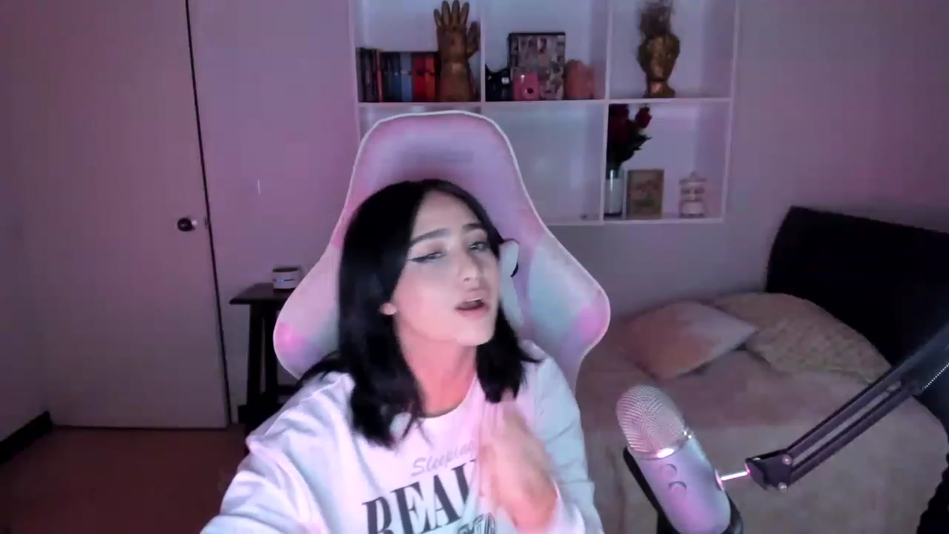 Gallery image thumbnail from cutienanii's myfreecams stream on, 04/02/2023, 02:51 image 11 of 20