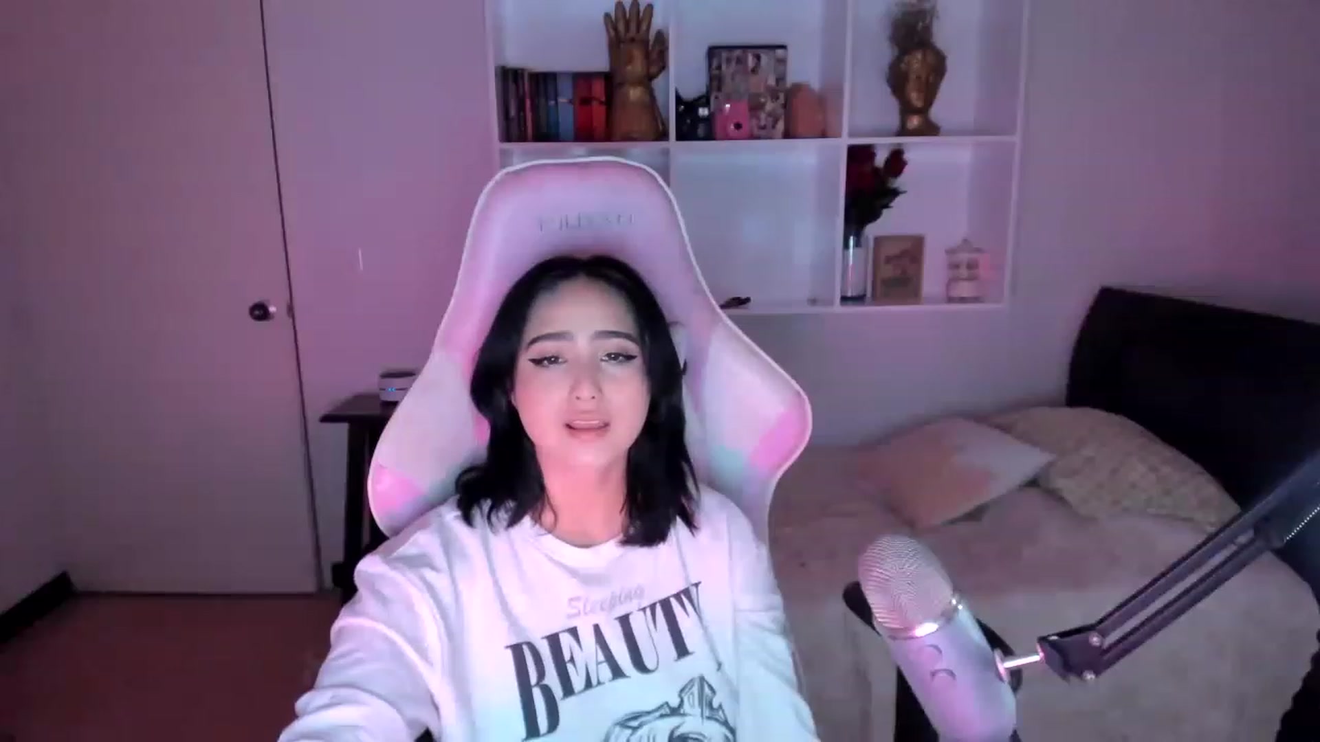 Gallery image thumbnail from cutienanii's myfreecams stream on, 04/02/2023, 02:51 image 15 of 20