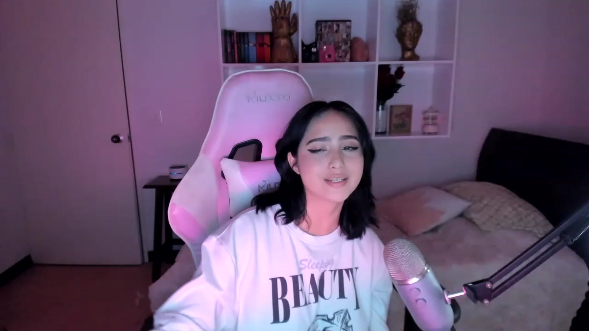 Gallery image thumbnail from cutienanii's myfreecams stream on, 04/02/2023, 02:51 image 19 of 20