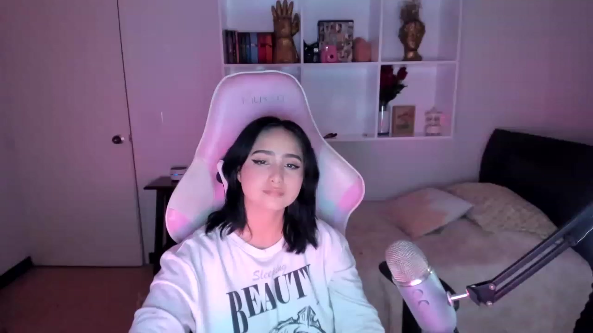 Gallery image thumbnail from cutienanii's myfreecams stream on, 04/02/2023, 02:51 image 16 of 20