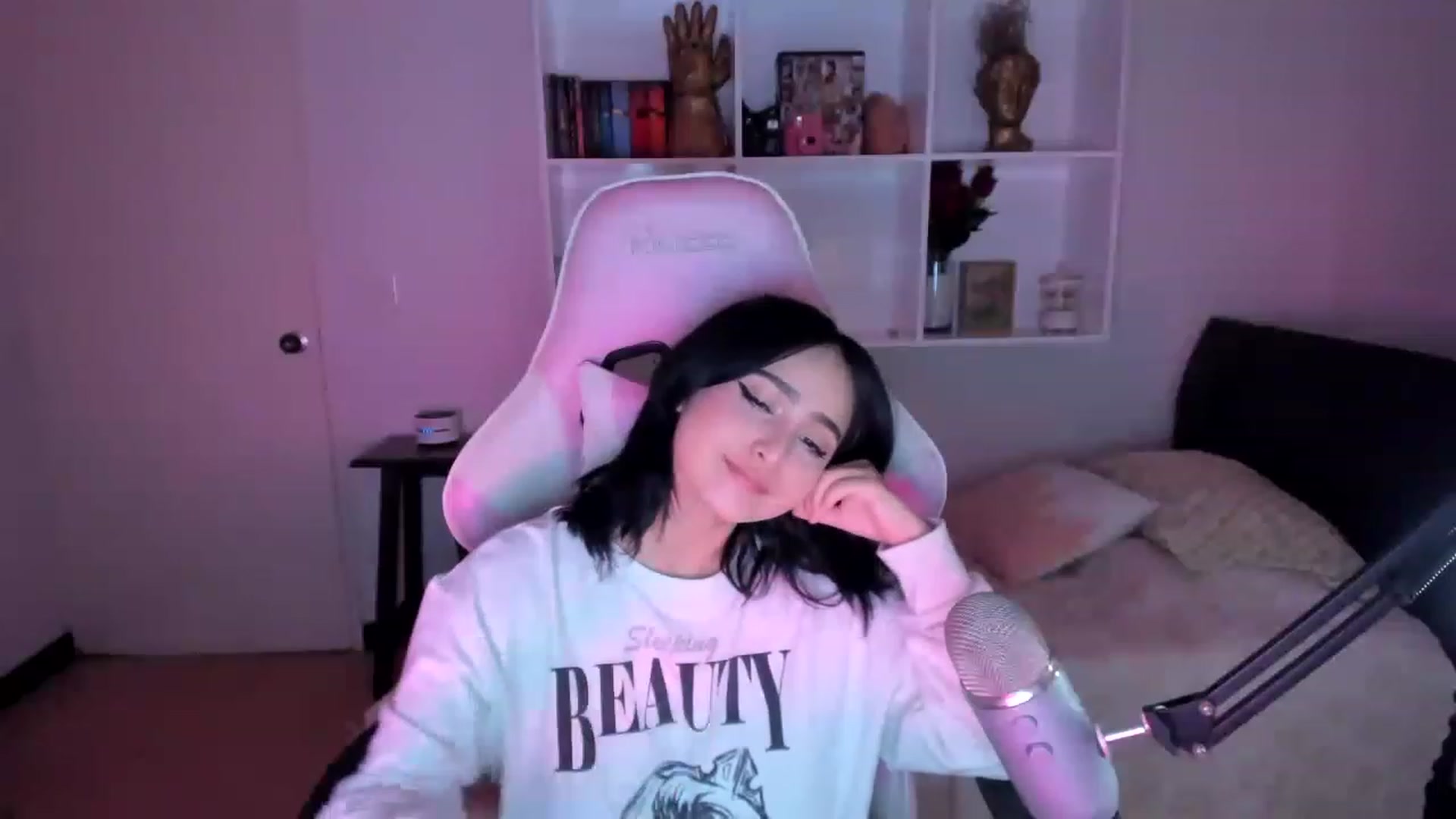 Gallery image thumbnail from cutienanii's myfreecams stream on, 04/02/2023, 02:51 image 3 of 20