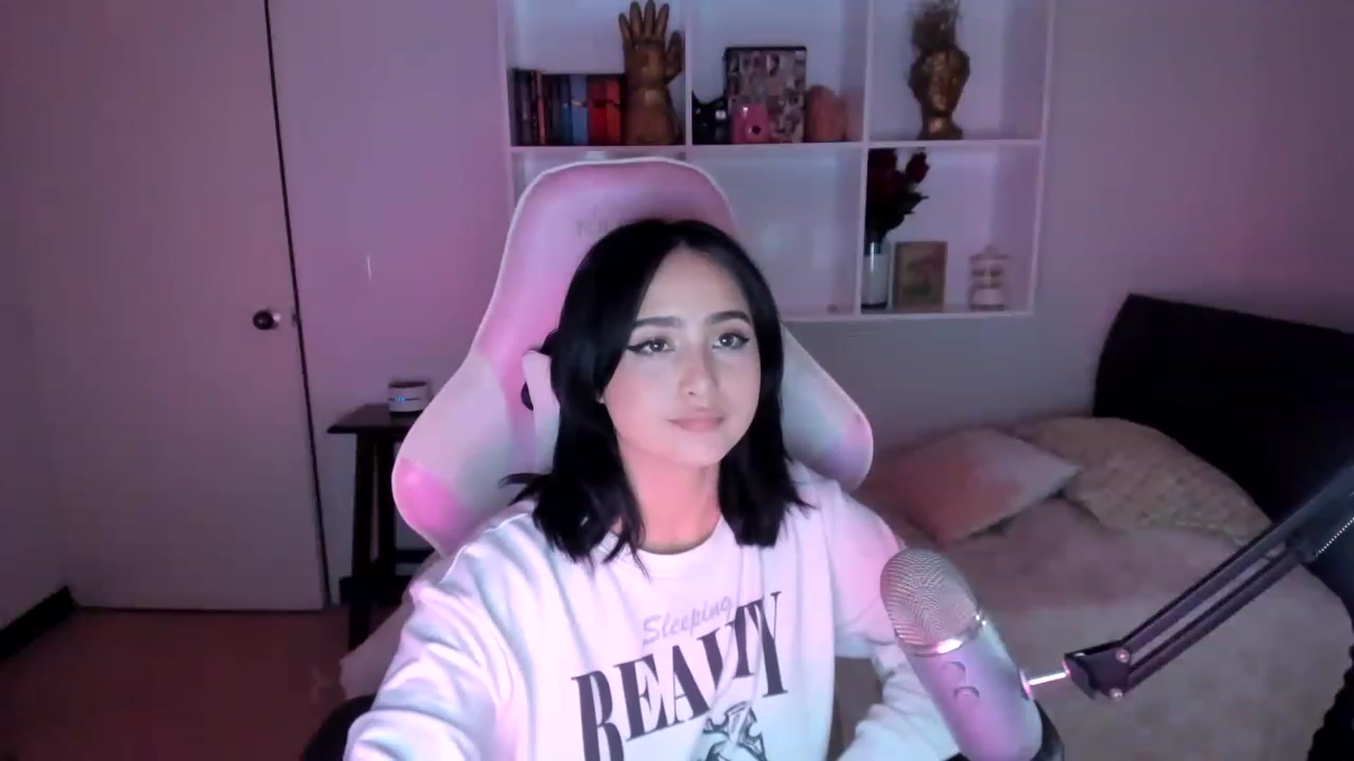 Gallery image thumbnail from cutienanii's myfreecams stream on, 04/02/2023, 02:51 image 8 of 20