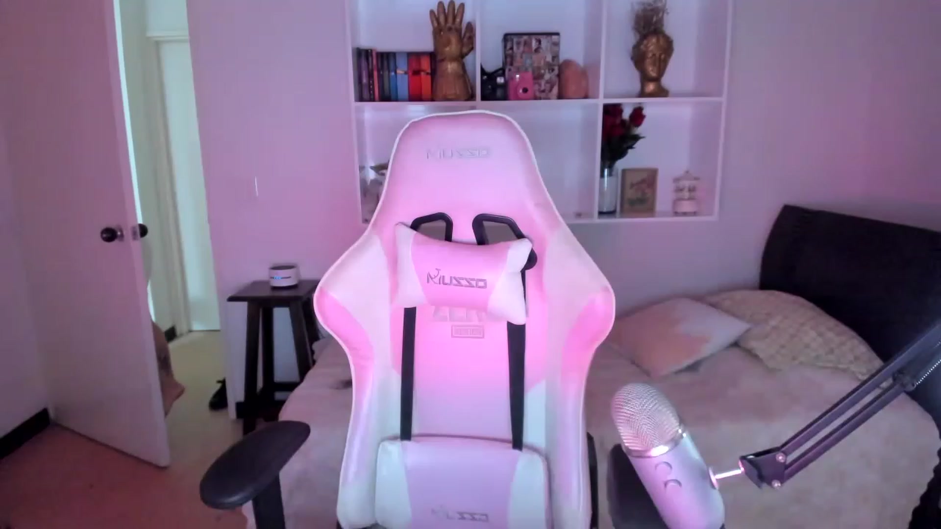 Gallery image thumbnail from cutienanii's myfreecams stream on, 04/02/2023, 02:51 image 5 of 20