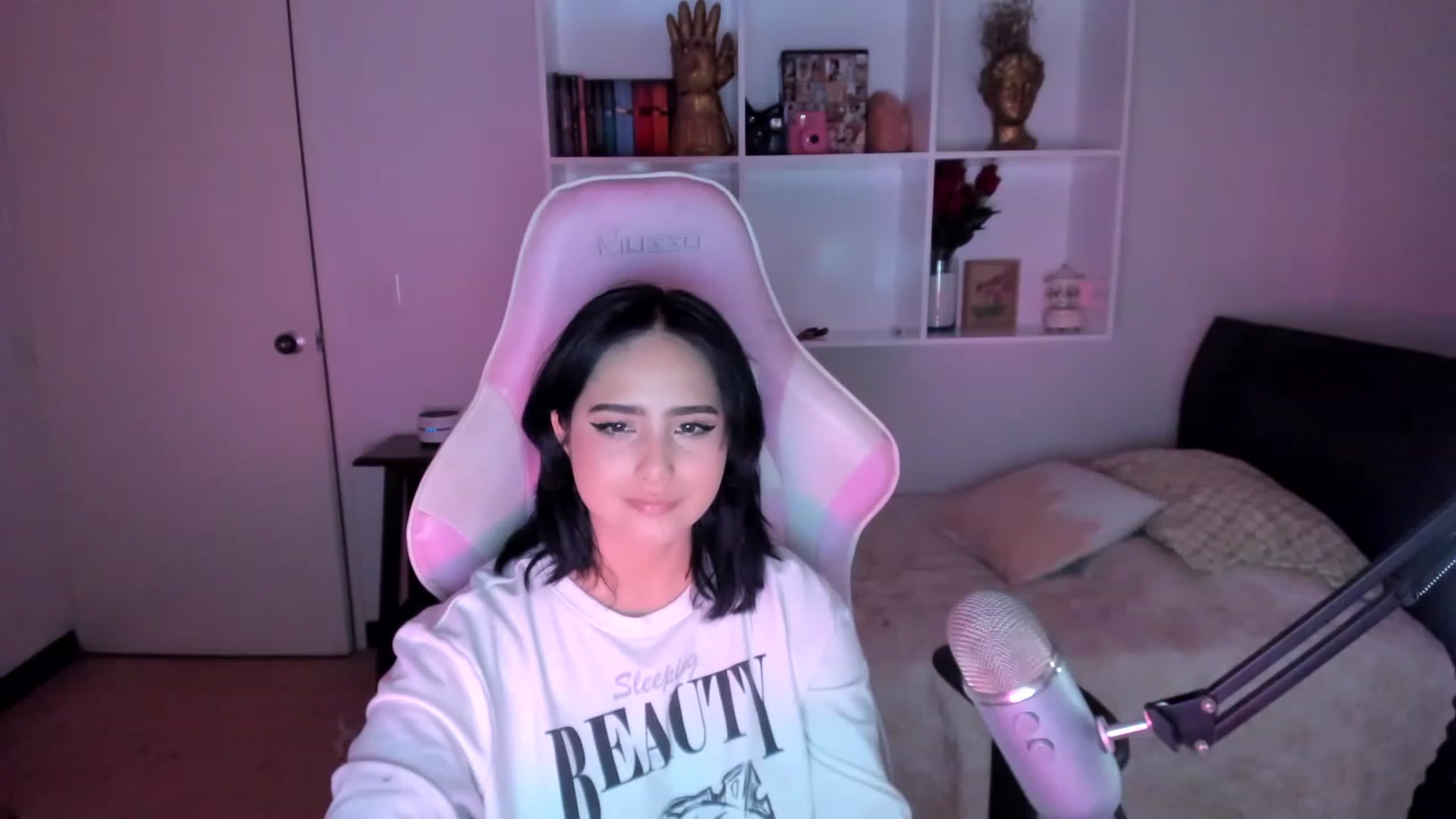 Gallery image thumbnail from cutienanii's myfreecams stream on, 04/02/2023, 02:51 image 18 of 20