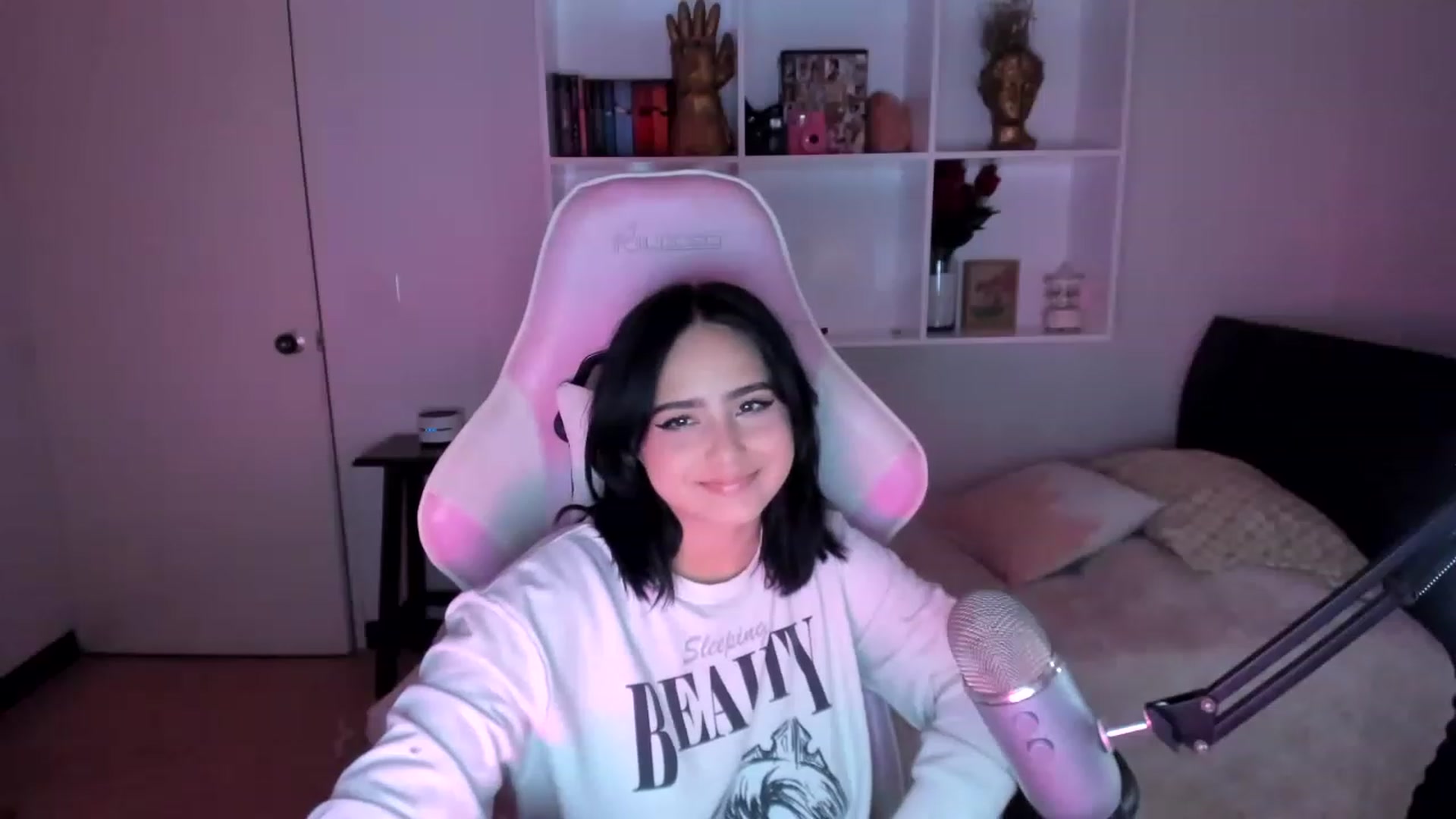 Gallery image thumbnail from cutienanii's myfreecams stream on, 04/02/2023, 02:51 image 13 of 20