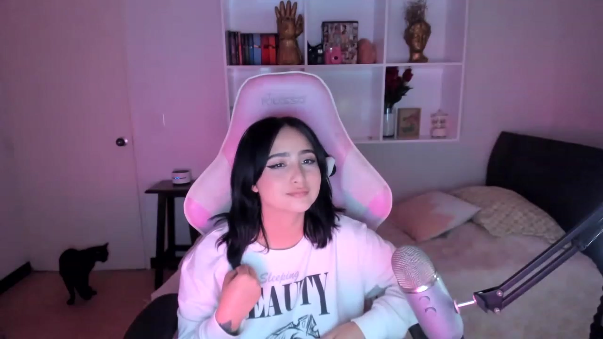 Gallery image thumbnail from cutienanii's myfreecams stream on, 04/02/2023, 02:51 image 4 of 20