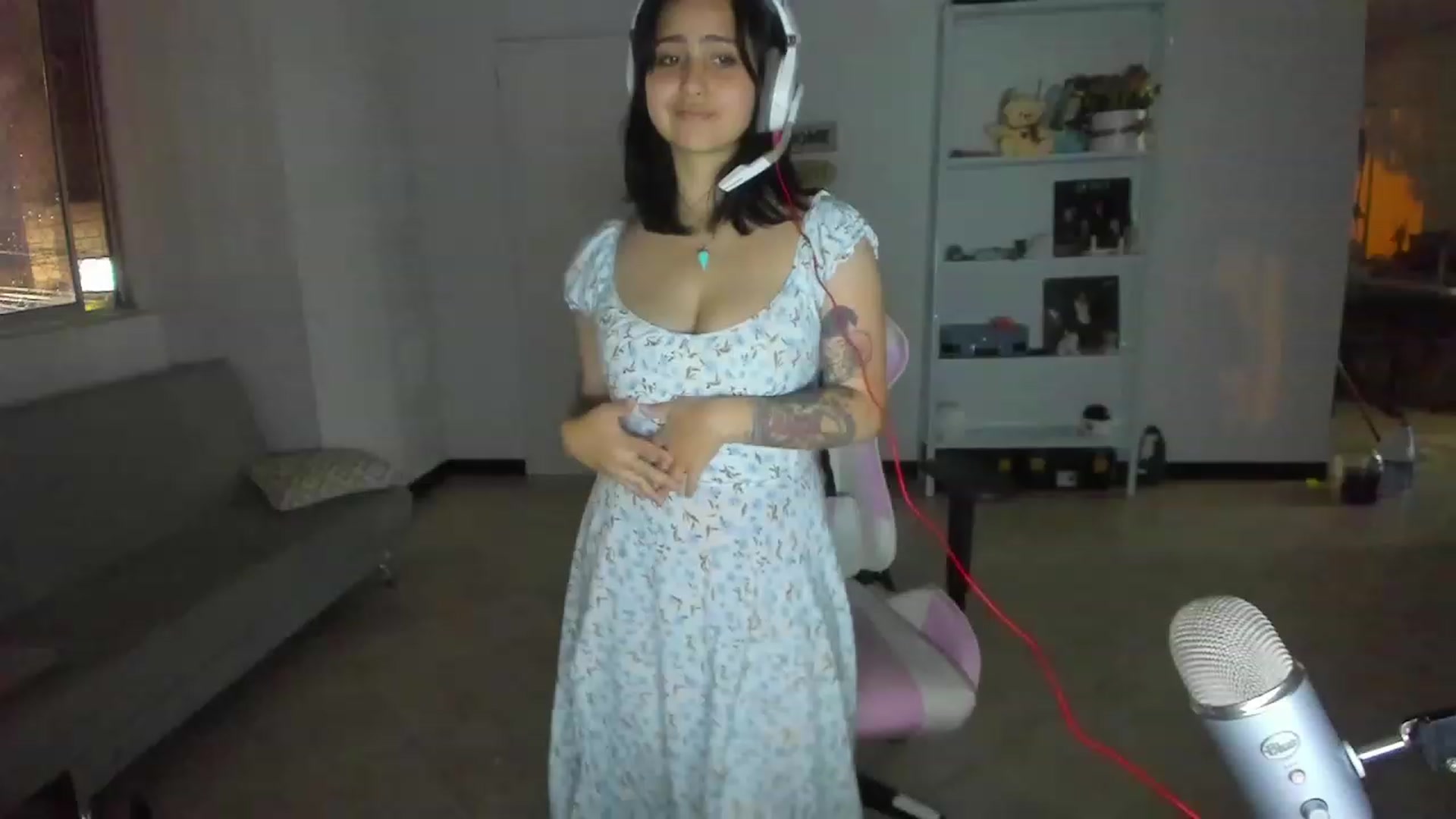 Gallery image thumbnail from cutienanii's myfreecams stream on, 05/17/2023, 24:44 image 14 of 20