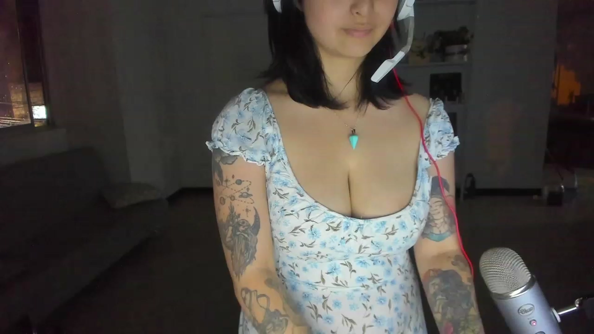 Gallery image thumbnail from cutienanii's myfreecams stream on, 05/17/2023, 24:44 image 15 of 20