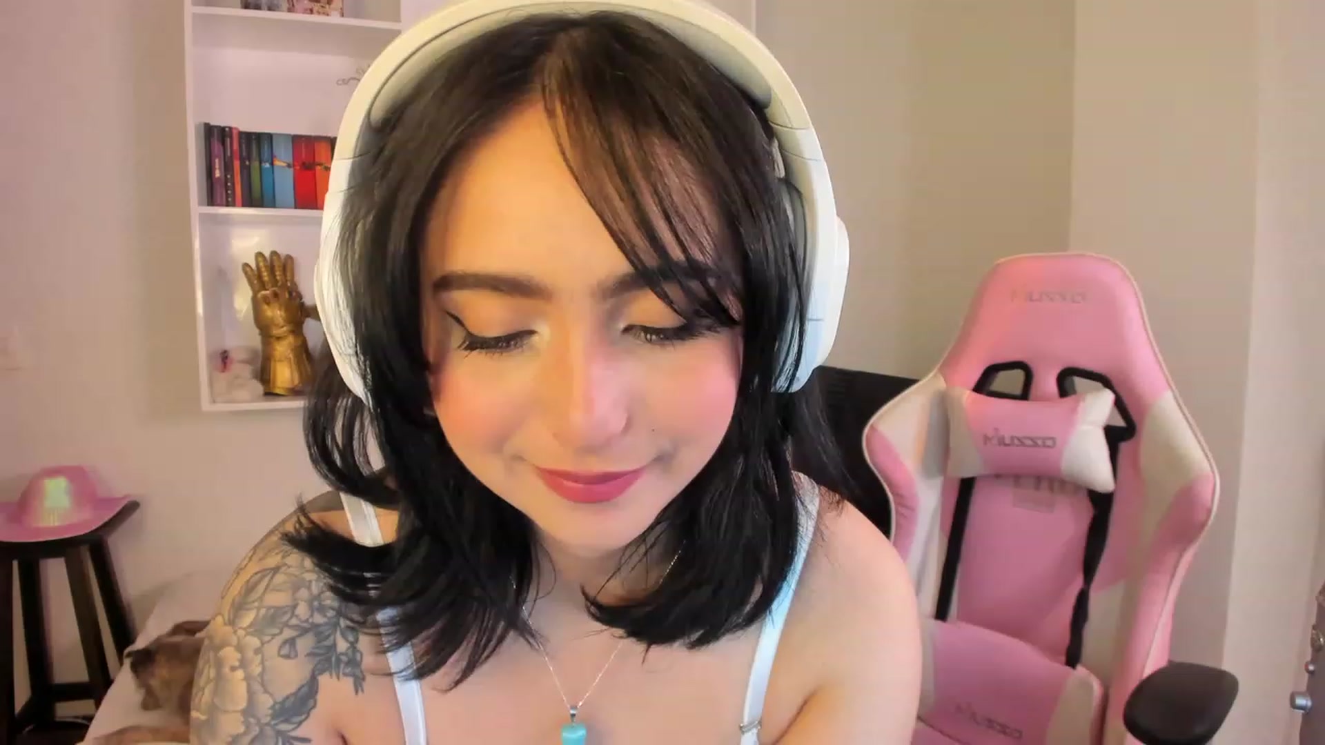 Gallery image thumbnail from cutienanii's myfreecams stream on, 05/18/2023, 07:39 image 6 of 20