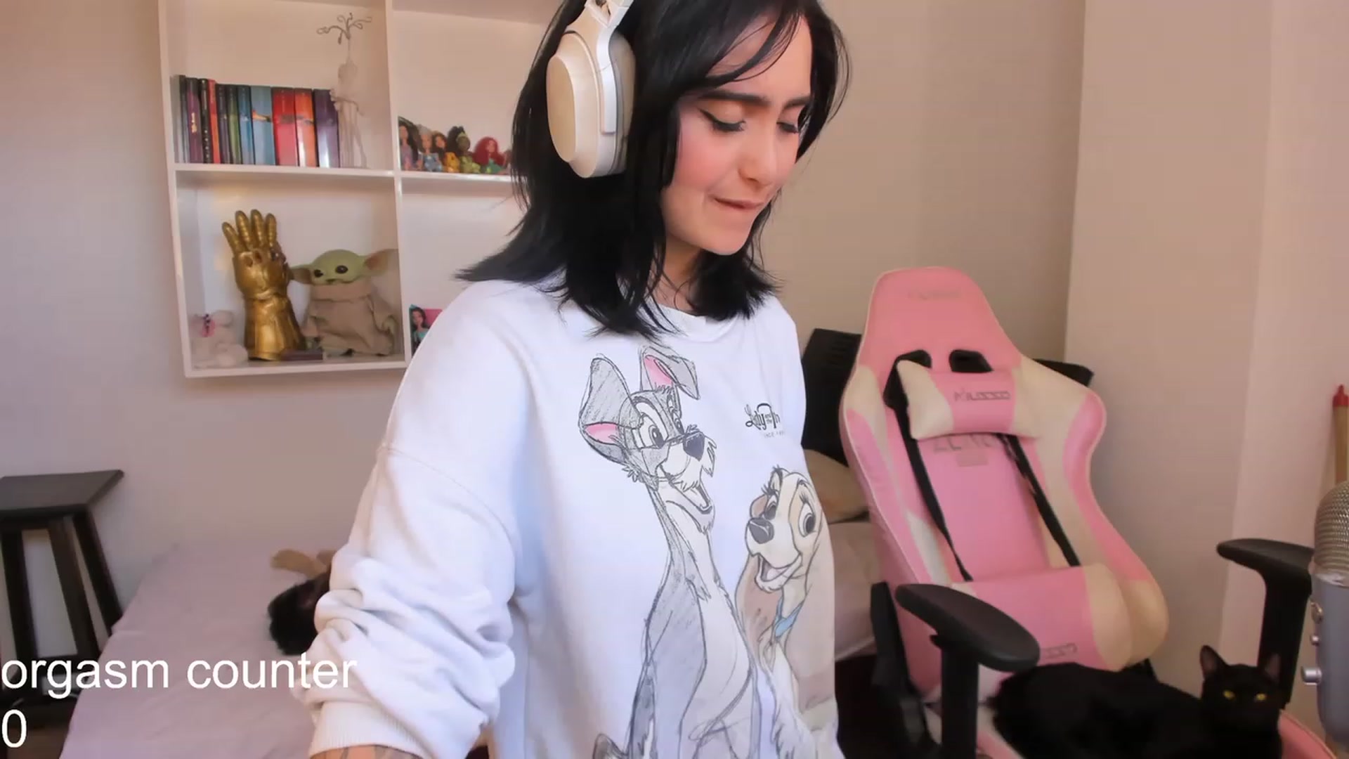 Gallery image thumbnail from cutienanii's myfreecams stream on, 05/18/2023, 17:20 image 18 of 20