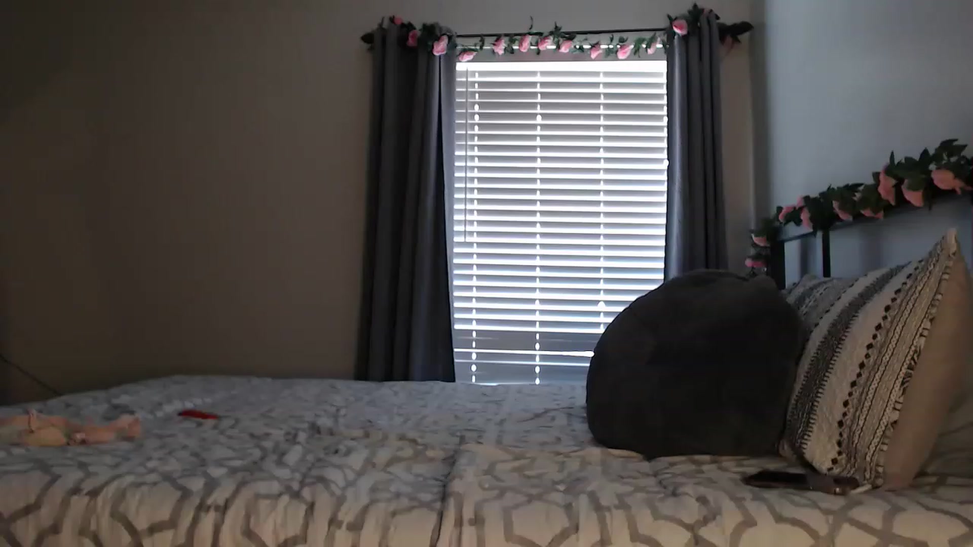 Gallery image thumbnail from cutiepie1113's myfreecams stream on, 06/30/2023, 18:08 image 9 of 20