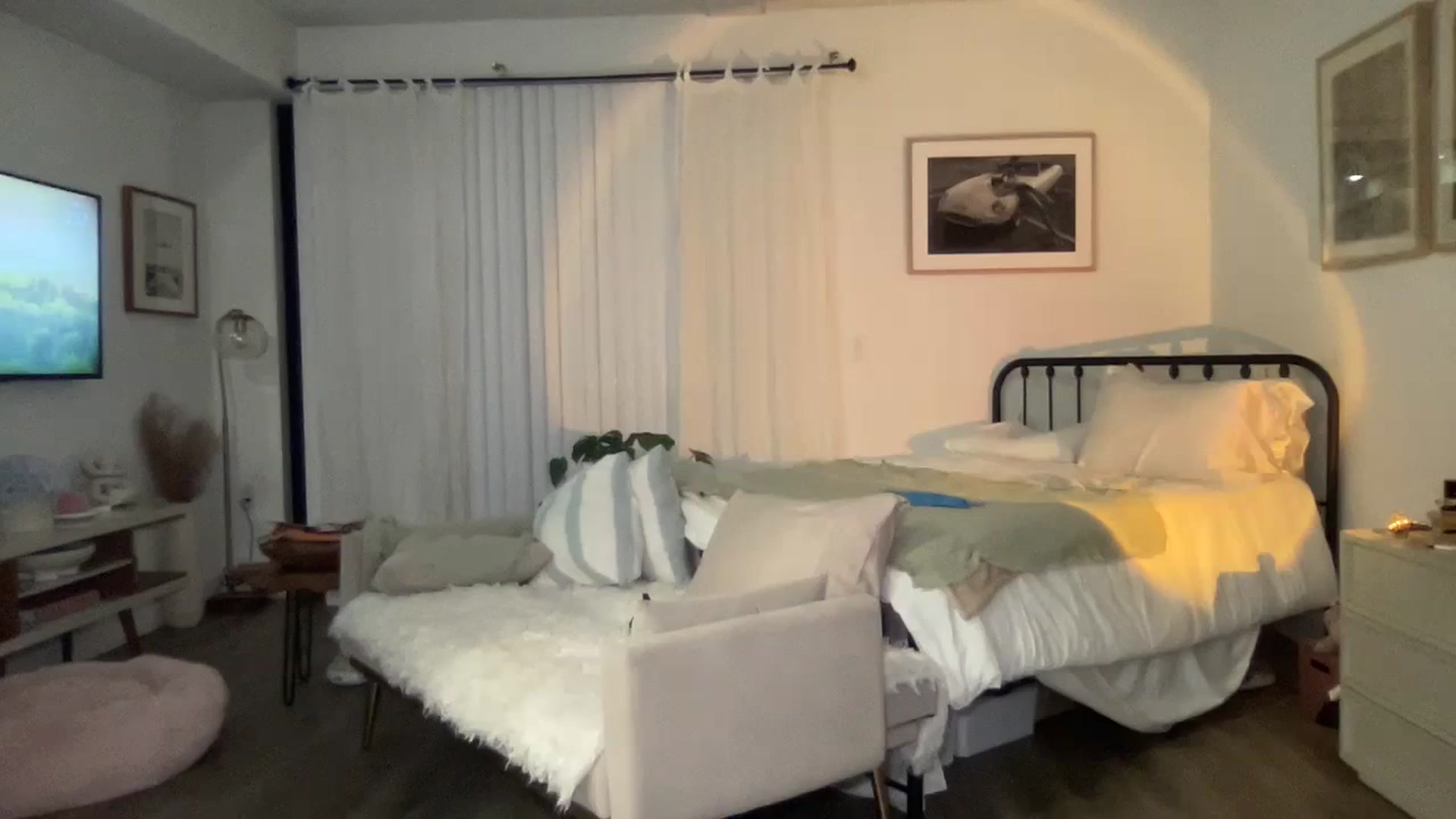 Gallery image thumbnail from cutiepiekayla's myfreecams stream on, 01/03/2024, 02:04 image 13 of 20