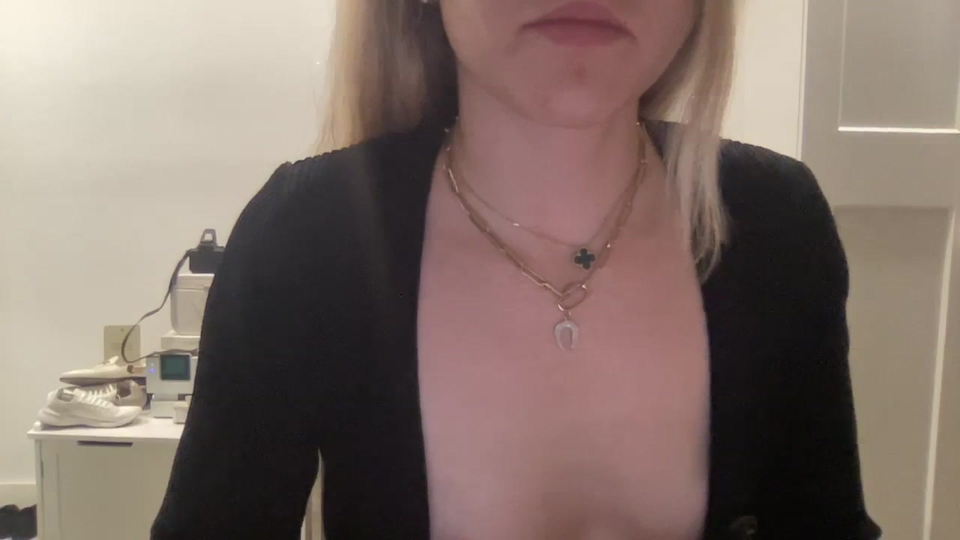 Gallery image thumbnail from cutiepiekayla's myfreecams stream on, 01/04/2024, 03:06 image 2 of 20