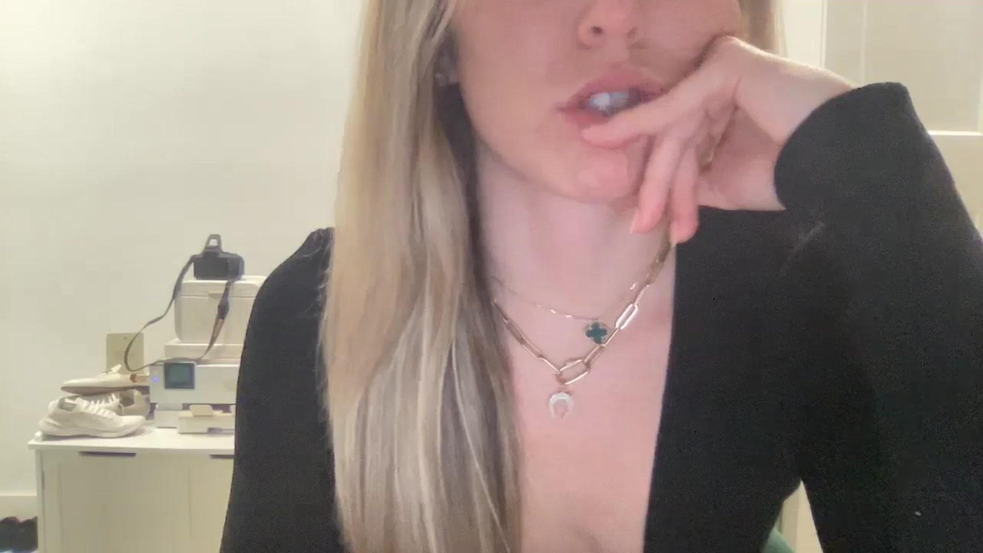 Gallery image thumbnail from cutiepiekayla's myfreecams stream on, 01/04/2024, 03:06 image 11 of 20
