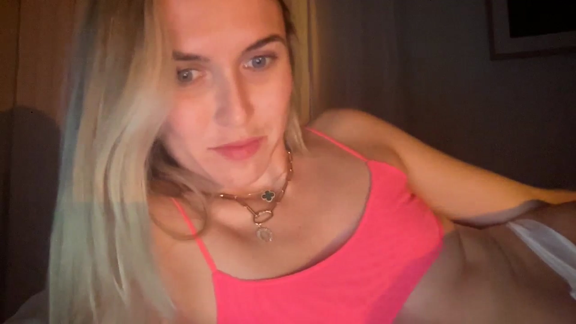 Gallery image thumbnail from cutiepiekayla's myfreecams stream on, 01/06/2024, 05:09 image 10 of 20