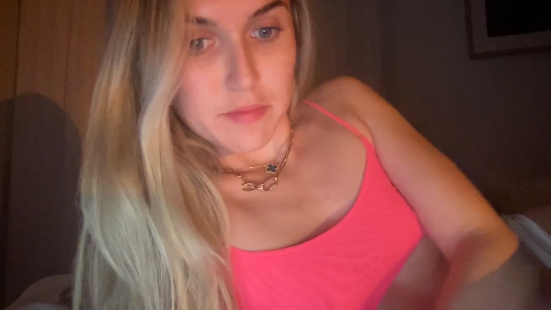 Gallery image thumbnail from cutiepiekayla's myfreecams stream on, 01/06/2024, 05:09 image 7 of 20